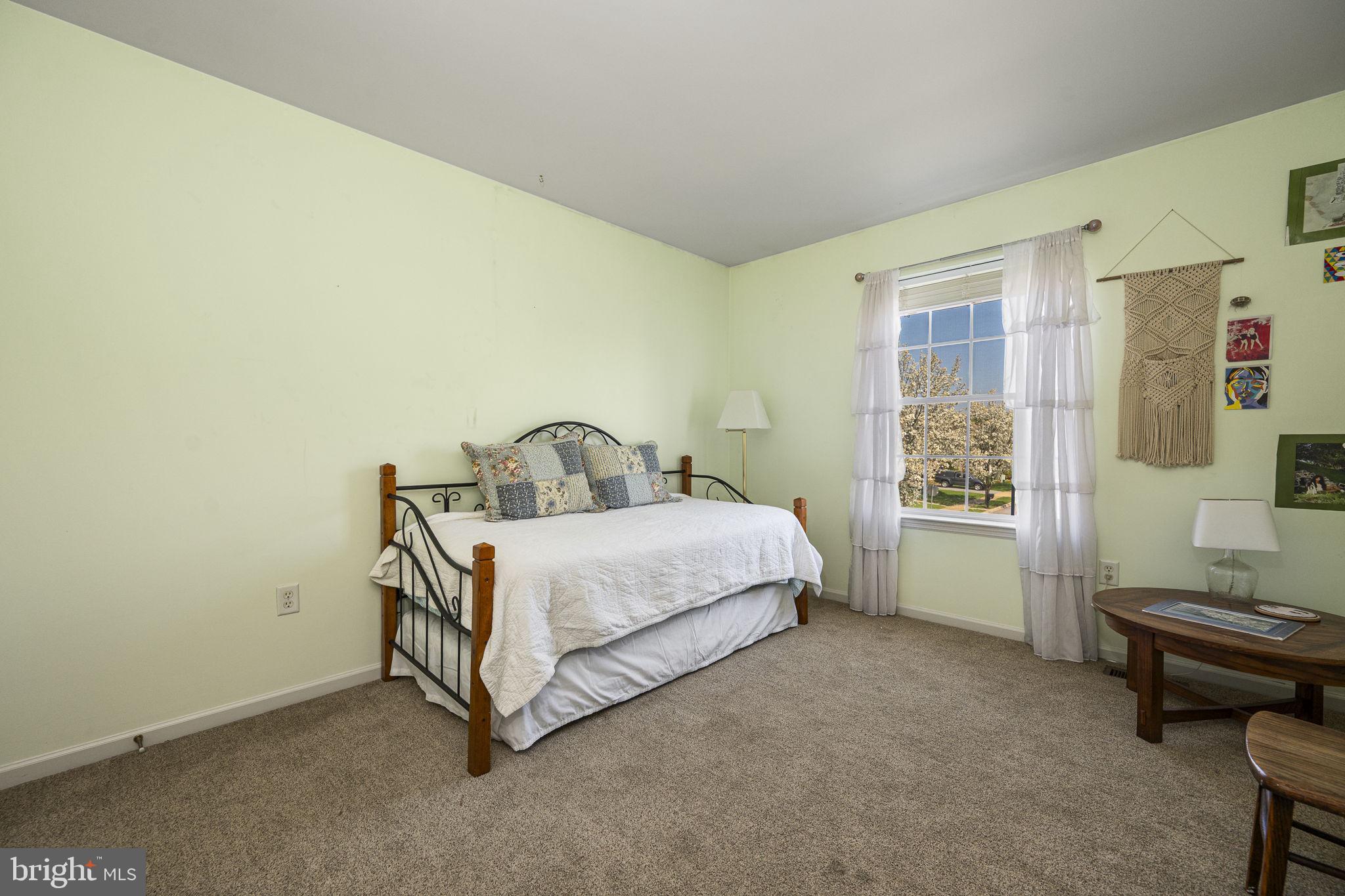 NEWPORT SQUARE - Residential