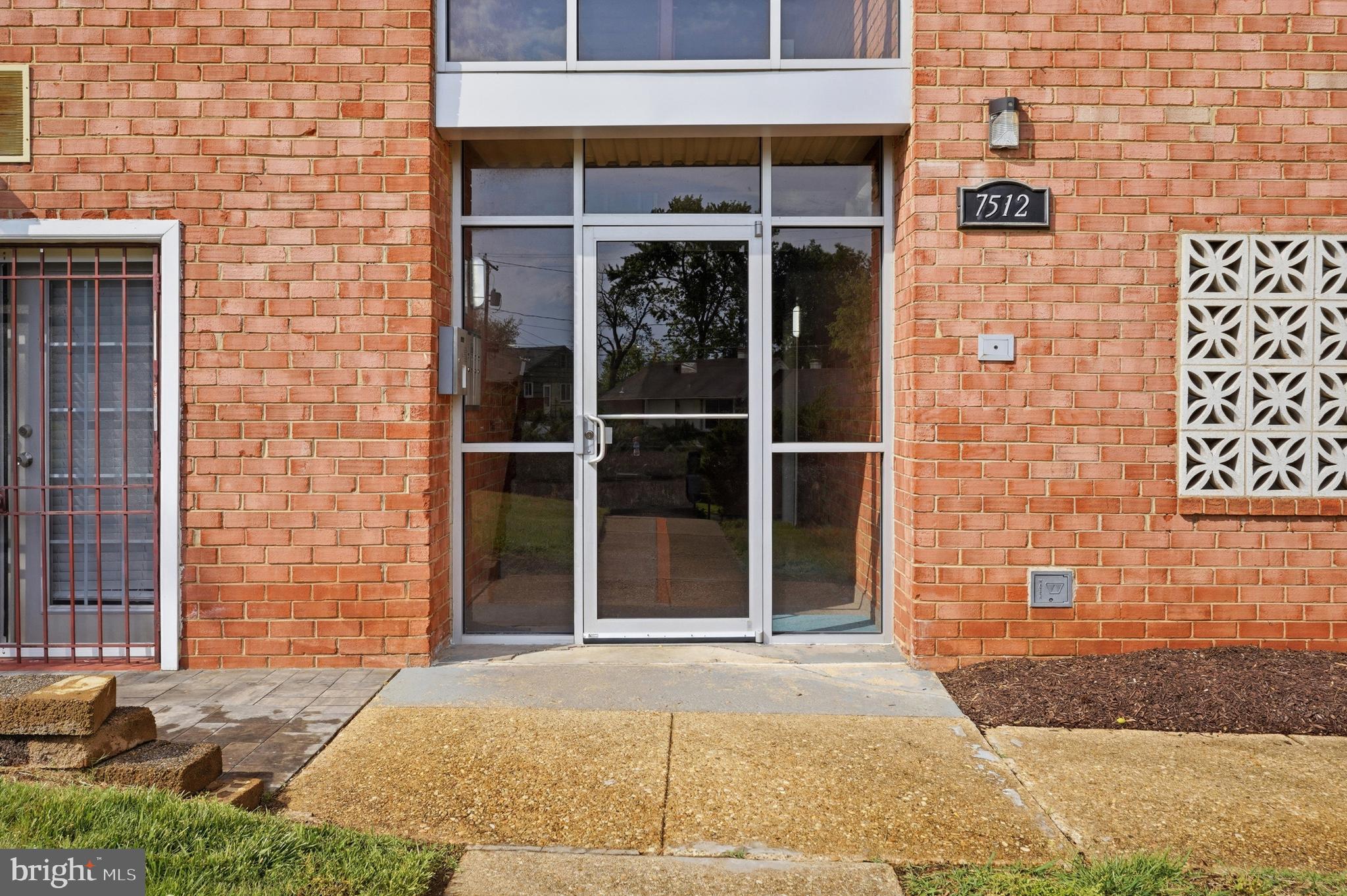 MARKHAM VIEW CONDOMINIUMS - Residential