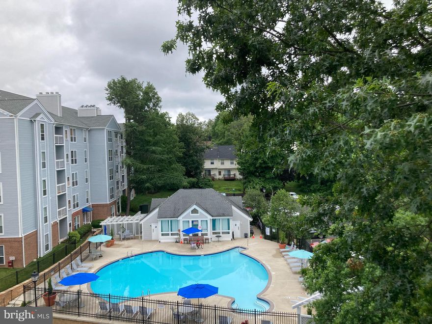 Top Floor, Elevator Access.  Very Smart one bedroom with Sun Room alcove.  Granite Kitchen, Bamboo Flooring in Living, Dining, Kitchen, Sunroom.  New Carpet in Bedroom and Hall. Fireplace in Living Room; Freshly Painted;  Covered Balcony with great vistas.   Quiet, Serene Setting.