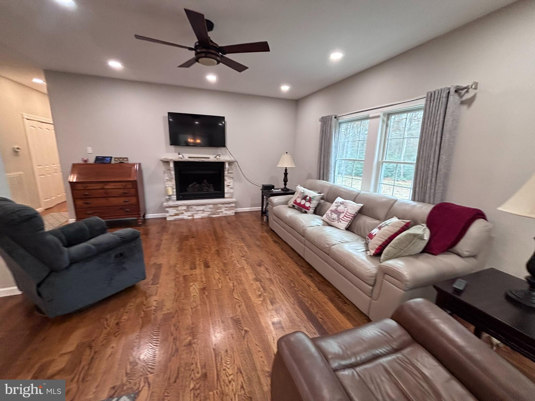 NUGENTOWN - Residential