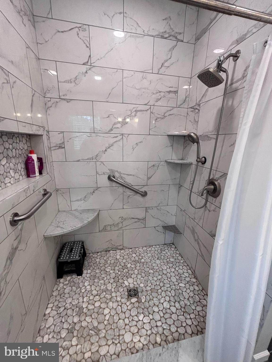 NUGENTOWN - Residential