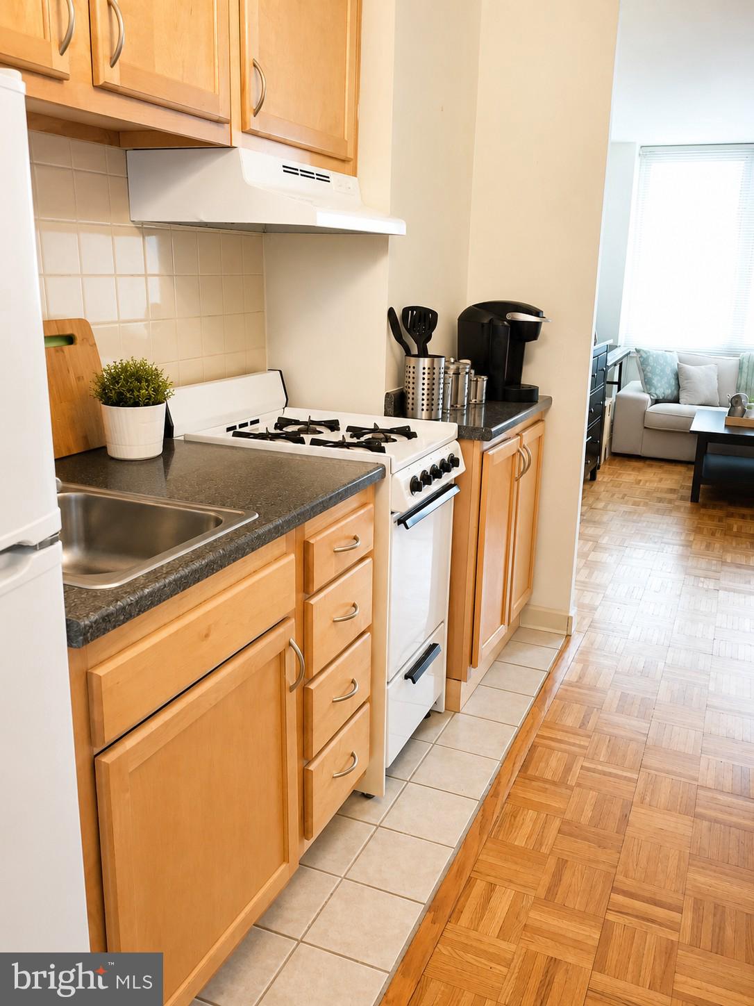 604 S WASHINGTON SQUARE 36 713