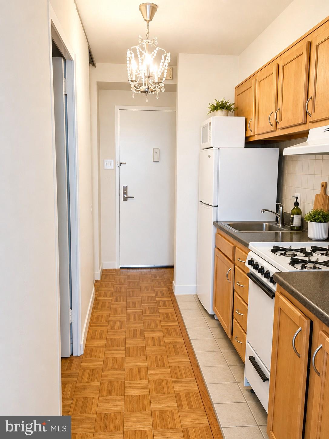604 S WASHINGTON SQUARE 36 713