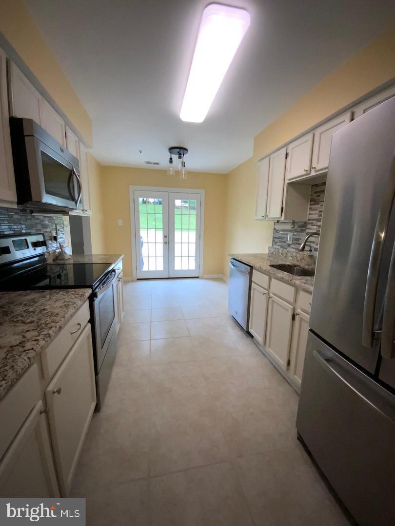 VILL AT MANCHESTER FARMS - Residential Lease