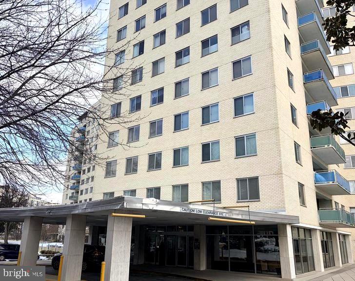 10201 GROSVENOR 1204A