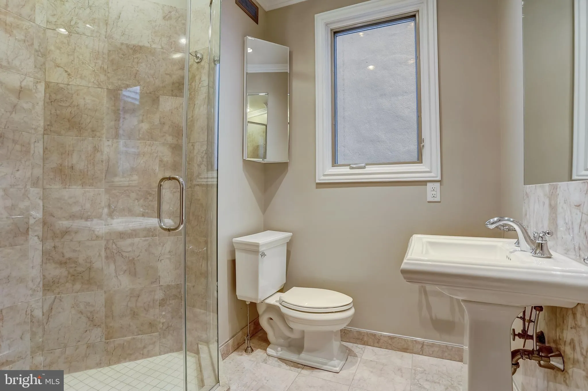 Philadelphia, Pennsylvania 19106, United States, 6 Bedrooms Bedrooms, ,5 BathroomsBathrooms,Residential,Contingent,17083