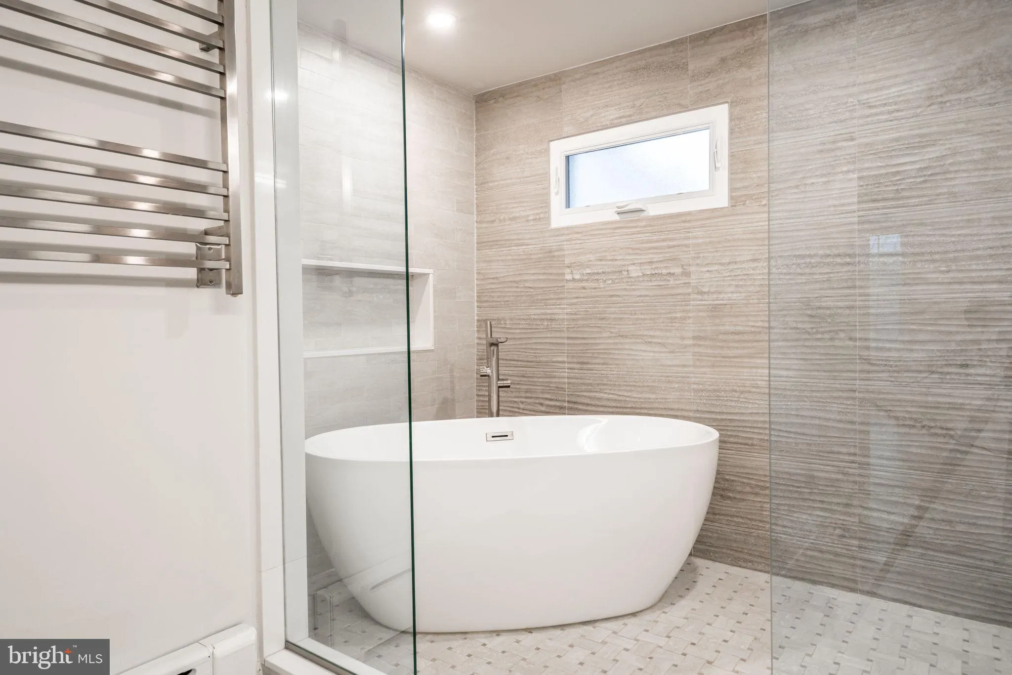 Philadelphia, Pennsylvania 19106, United States, 6 Bedrooms Bedrooms, ,5 BathroomsBathrooms,Residential,Contingent,17083