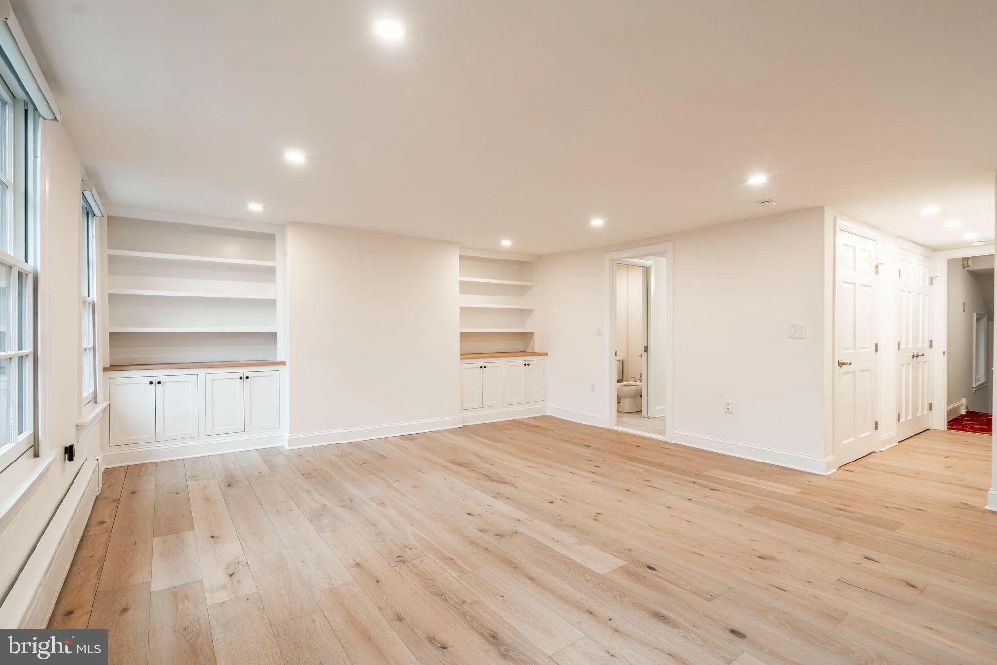 Philadelphia, Pennsylvania 19106, United States, 6 Bedrooms Bedrooms, ,5 BathroomsBathrooms,Residential,Contingent,17083