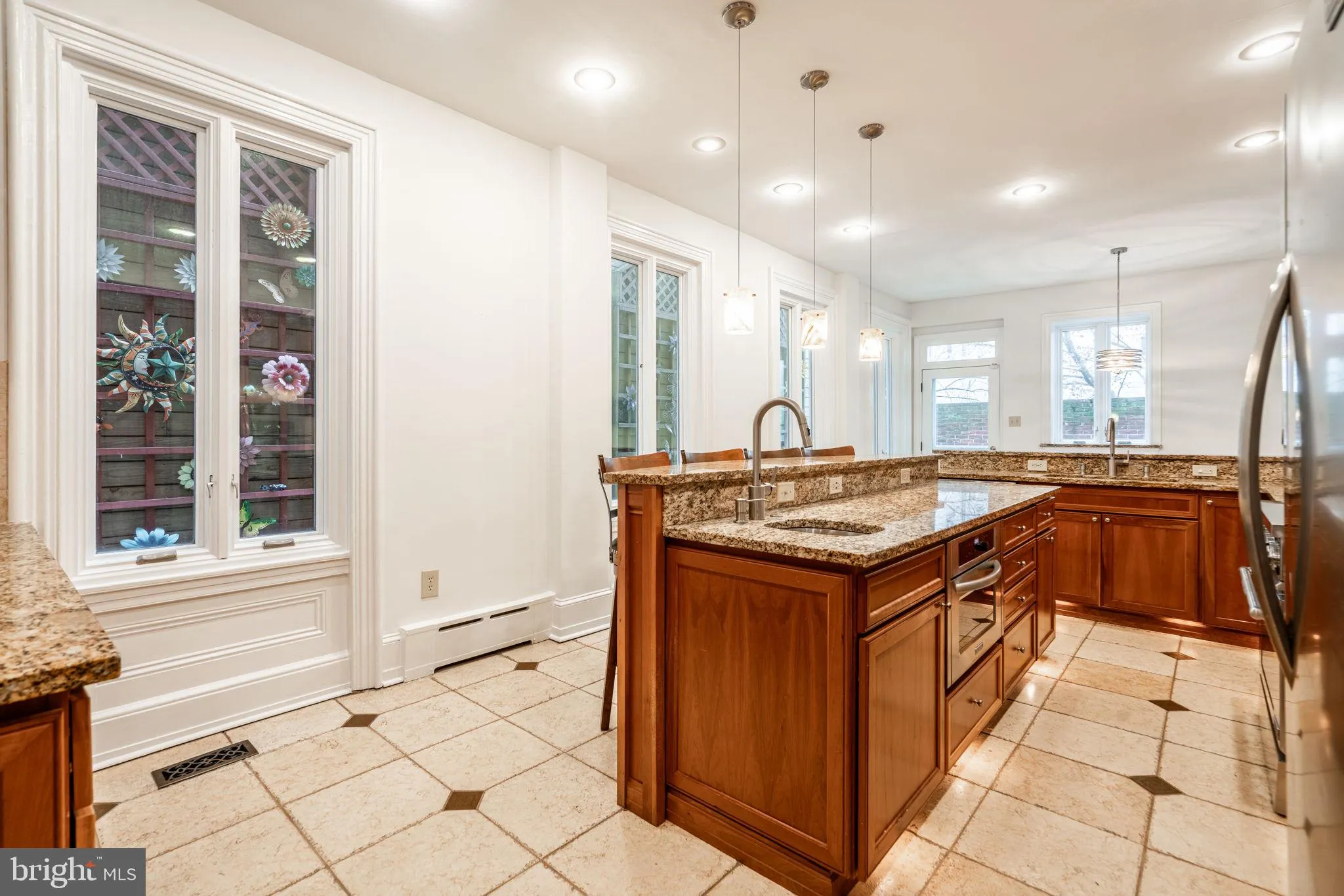 Philadelphia, Pennsylvania 19106, United States, 6 Bedrooms Bedrooms, ,5 BathroomsBathrooms,Residential,Contingent,17083