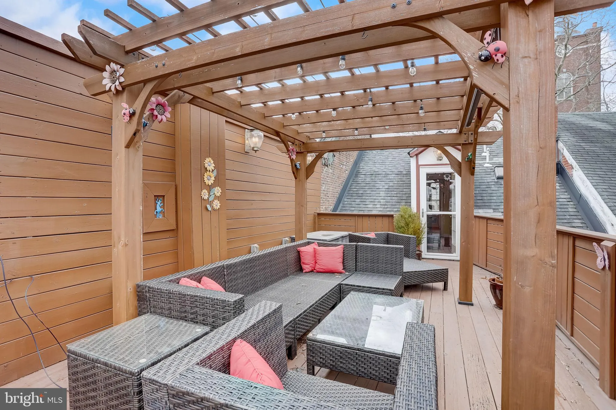 Philadelphia, Pennsylvania 19106, United States, 6 Bedrooms Bedrooms, ,5 BathroomsBathrooms,Residential,Contingent,17083