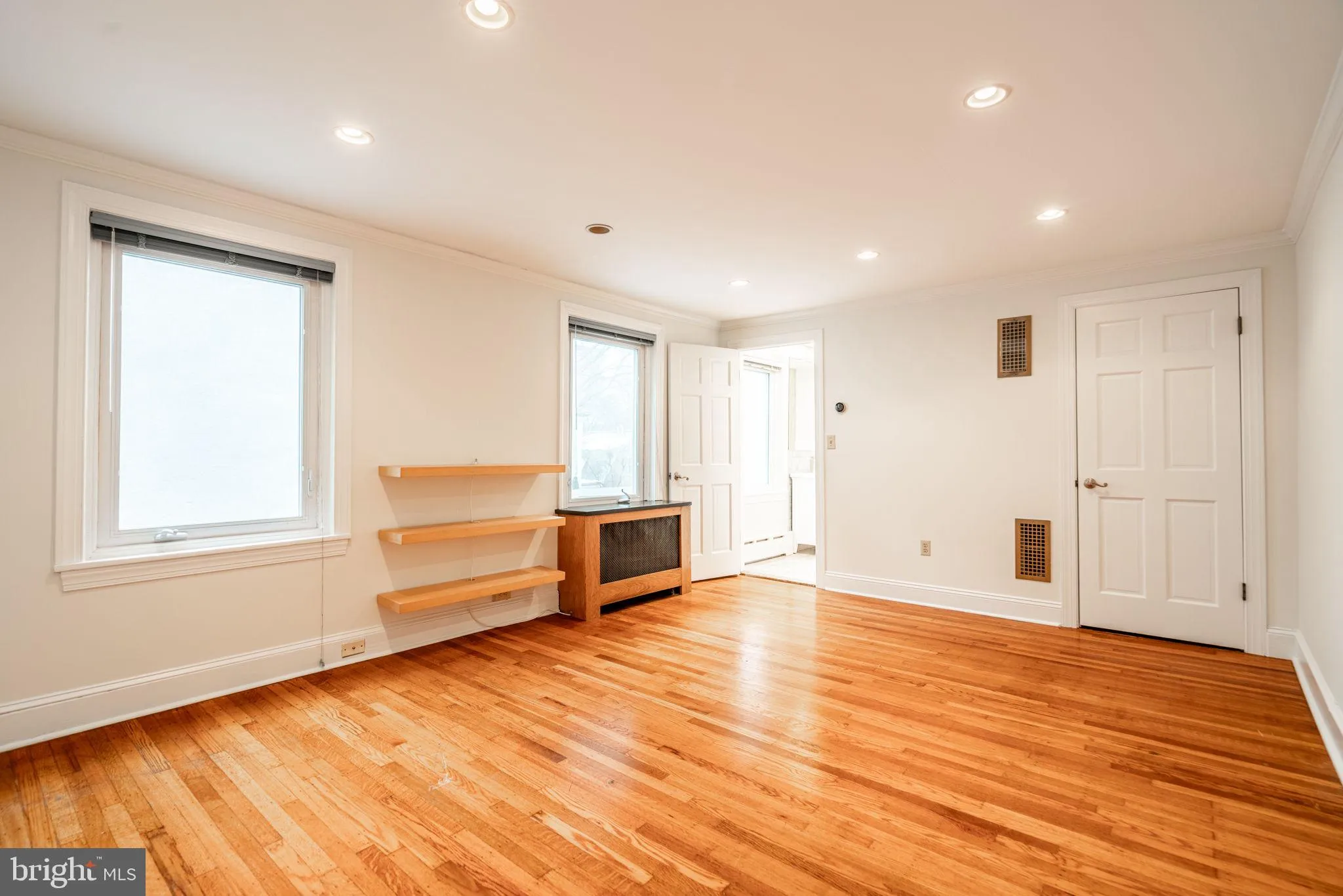 Philadelphia, Pennsylvania 19106, United States, 6 Bedrooms Bedrooms, ,5 BathroomsBathrooms,Residential,Contingent,17083