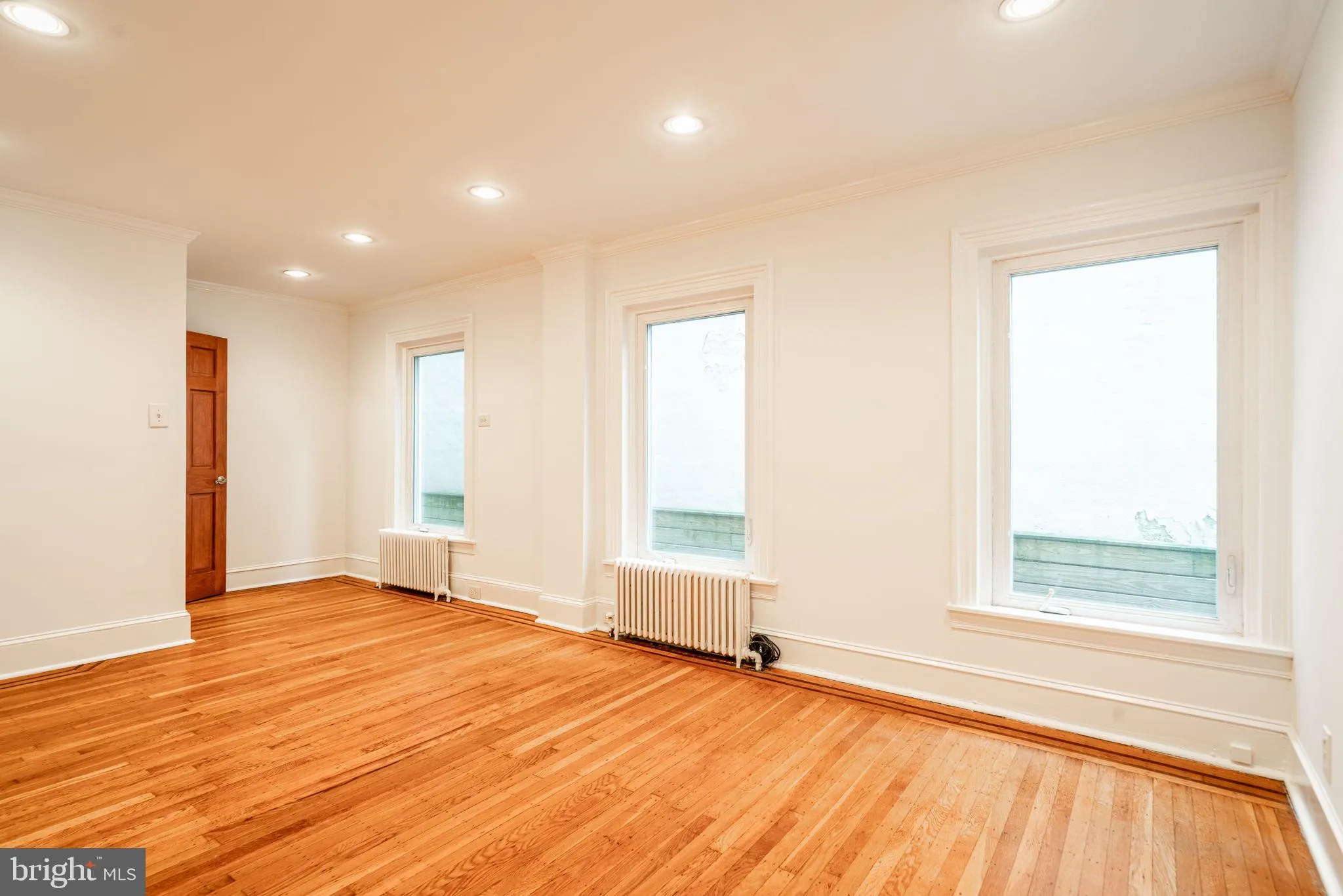 Philadelphia, Pennsylvania 19106, United States, 6 Bedrooms Bedrooms, ,5 BathroomsBathrooms,Residential,Contingent,17083