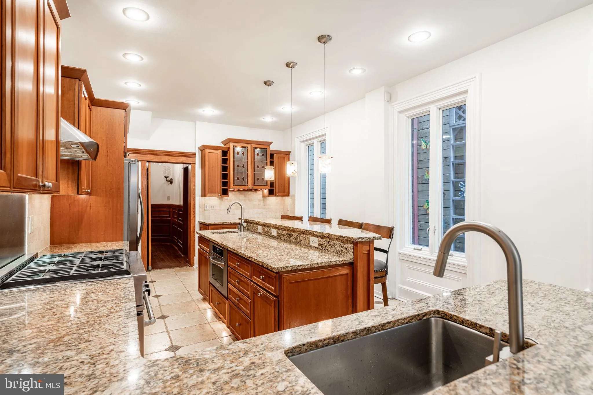 Philadelphia, Pennsylvania 19106, United States, 6 Bedrooms Bedrooms, ,5 BathroomsBathrooms,Residential,Contingent,17083