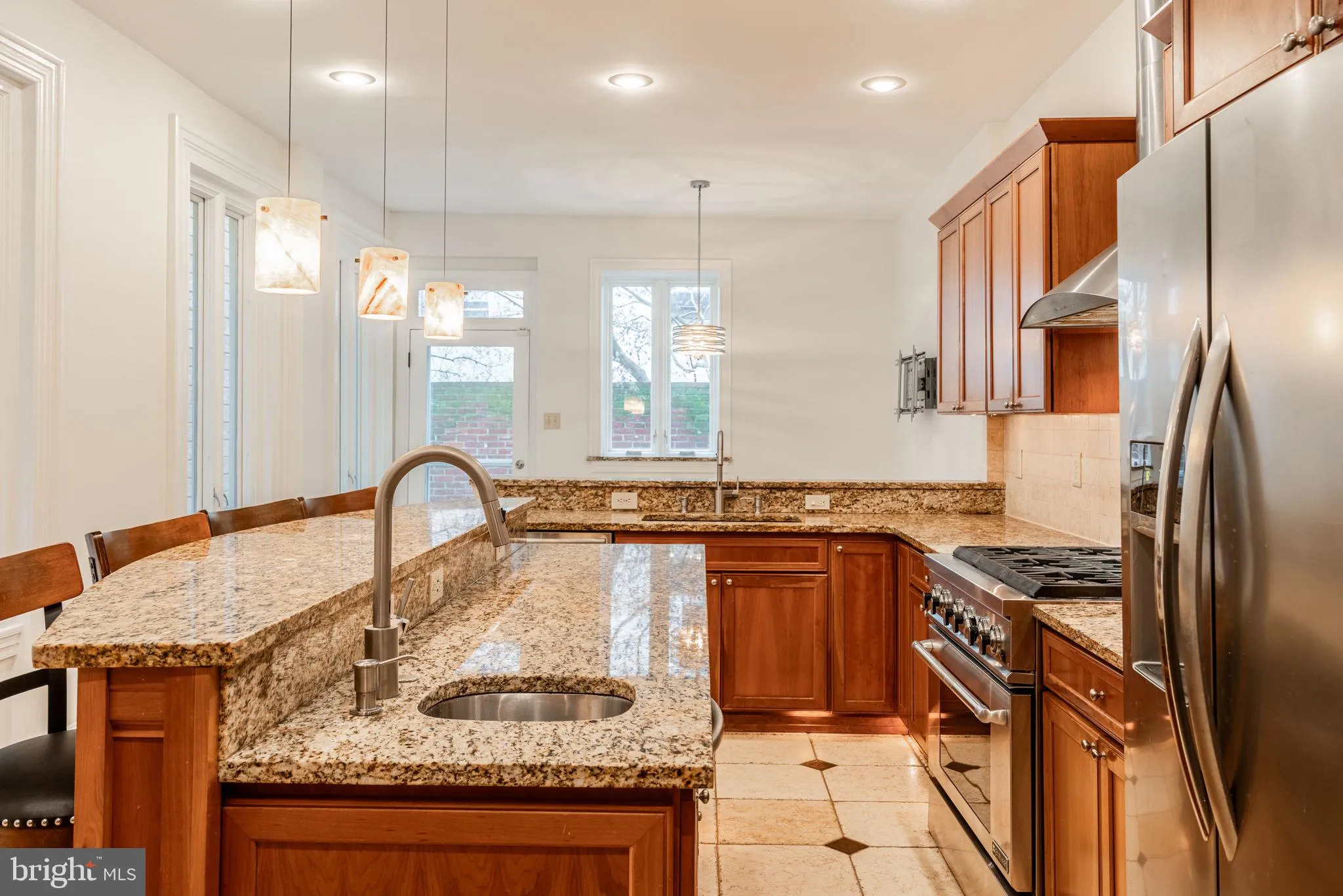 Philadelphia, Pennsylvania 19106, United States, 6 Bedrooms Bedrooms, ,5 BathroomsBathrooms,Residential,Contingent,17083