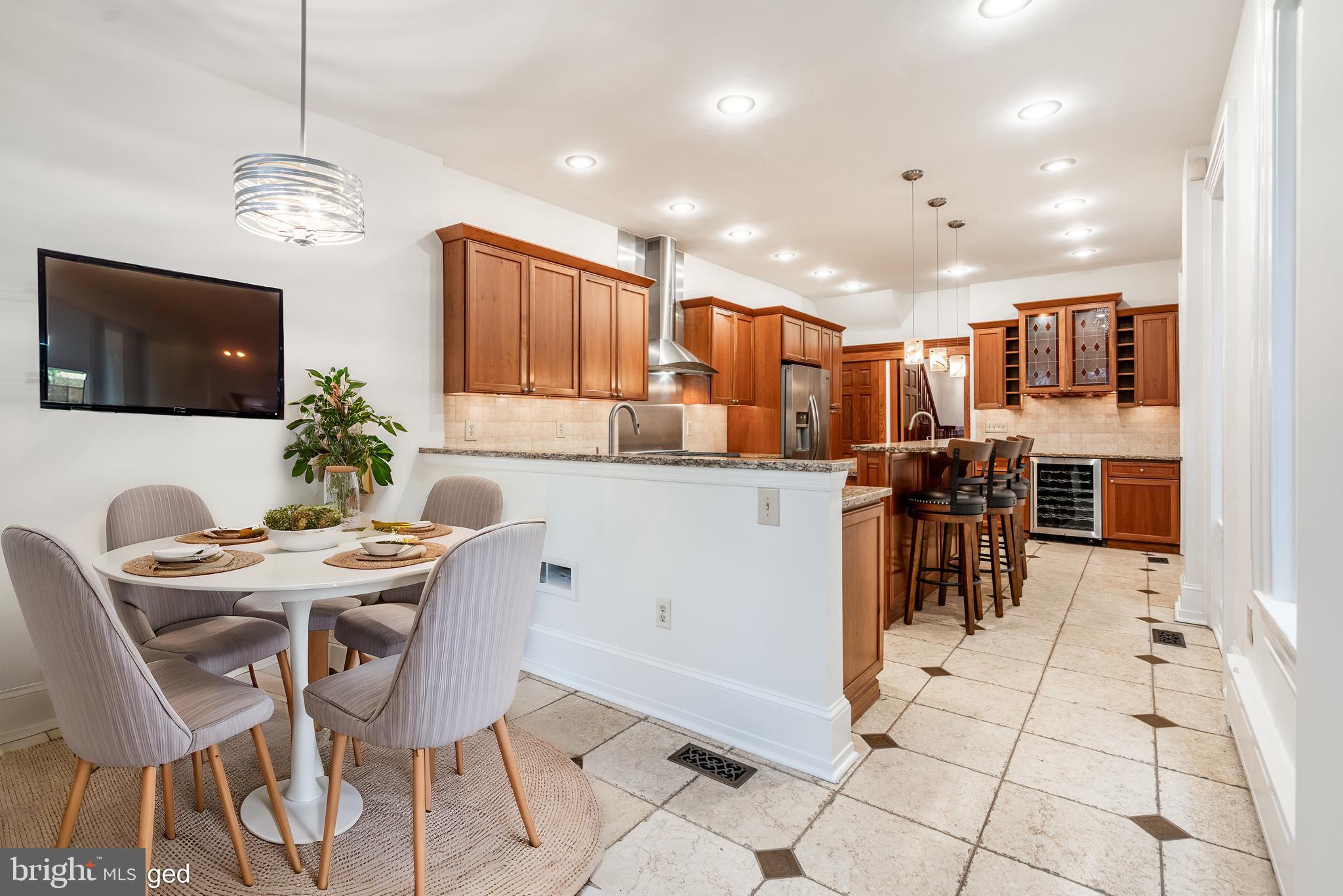 SOCIETY HILL - Residential