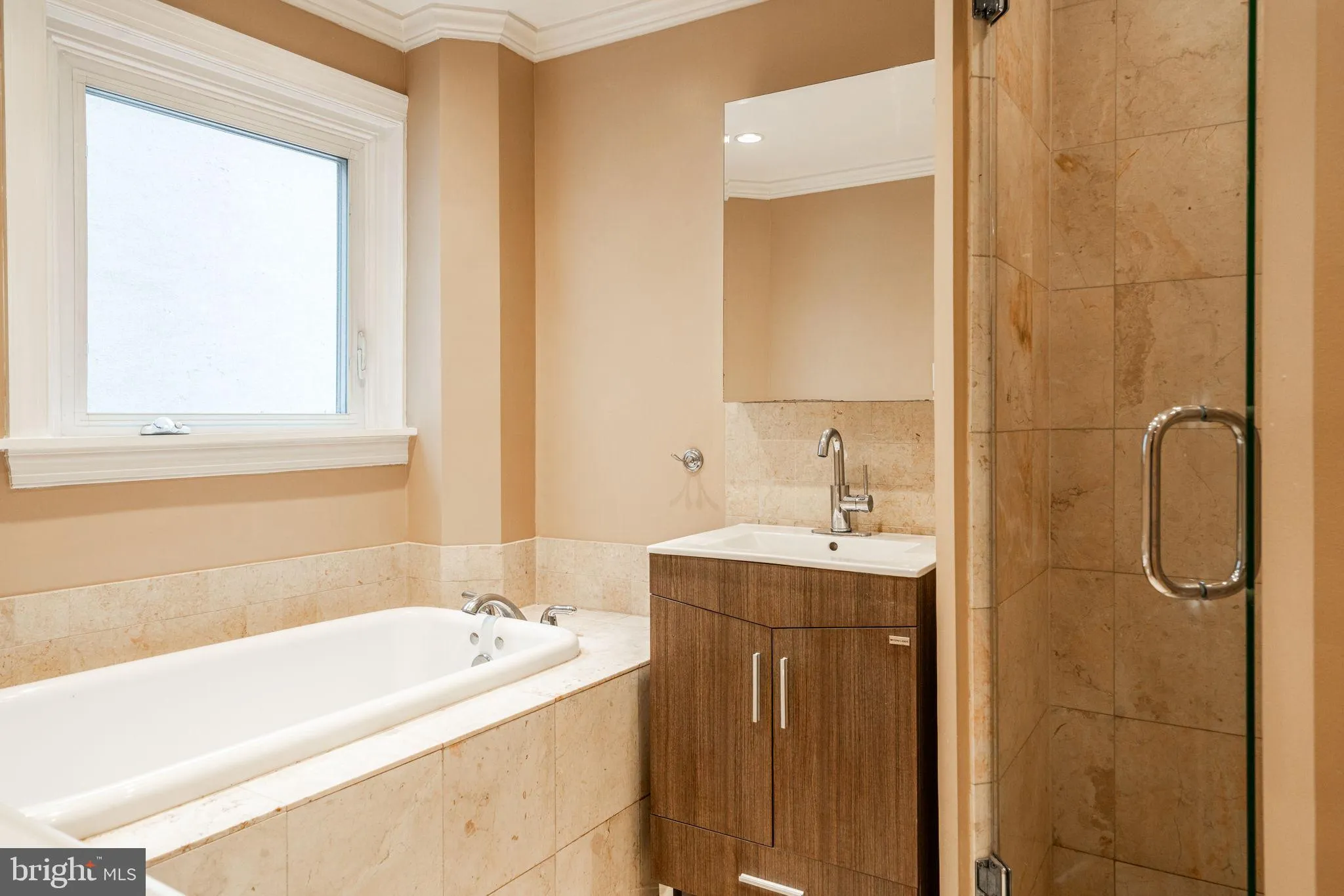Philadelphia, Pennsylvania 19106, United States, 6 Bedrooms Bedrooms, ,5 BathroomsBathrooms,Residential,Contingent,17083