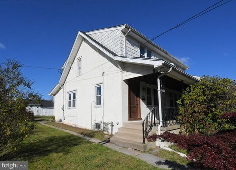 Photo of 621 N Forrest Ave, NORRISTOWN, PA 19403 (MLS # PAMC2162570)