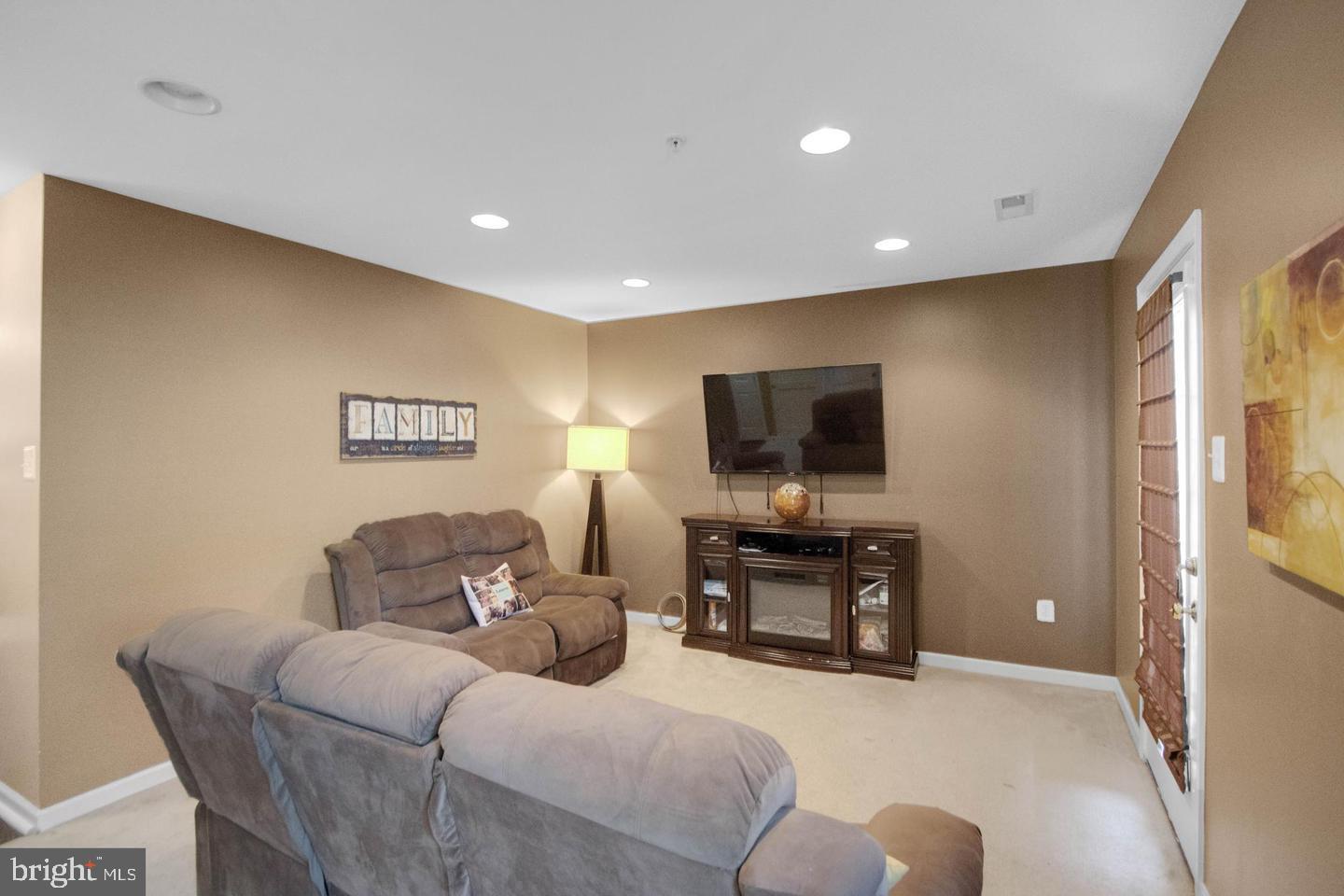 MIRAMAR LANDING - Residential Lease