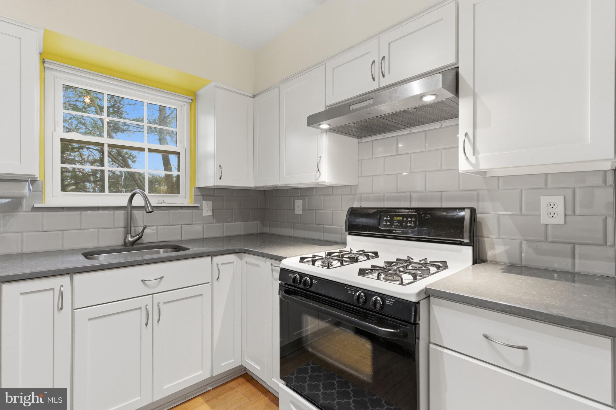 PICKWICK VILLAGE - Residential