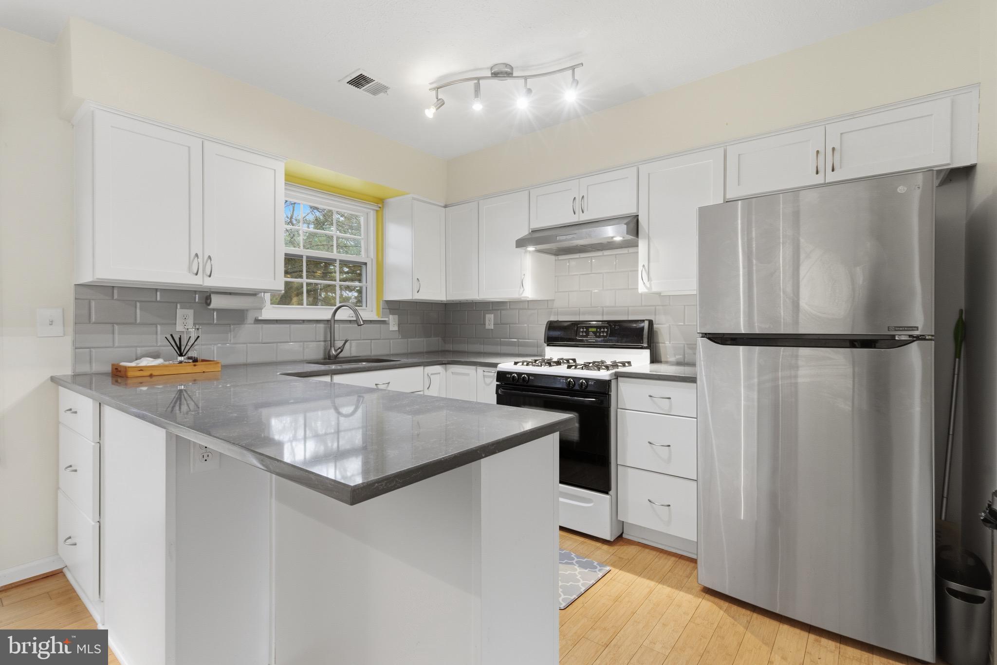 PICKWICK VILLAGE - Residential