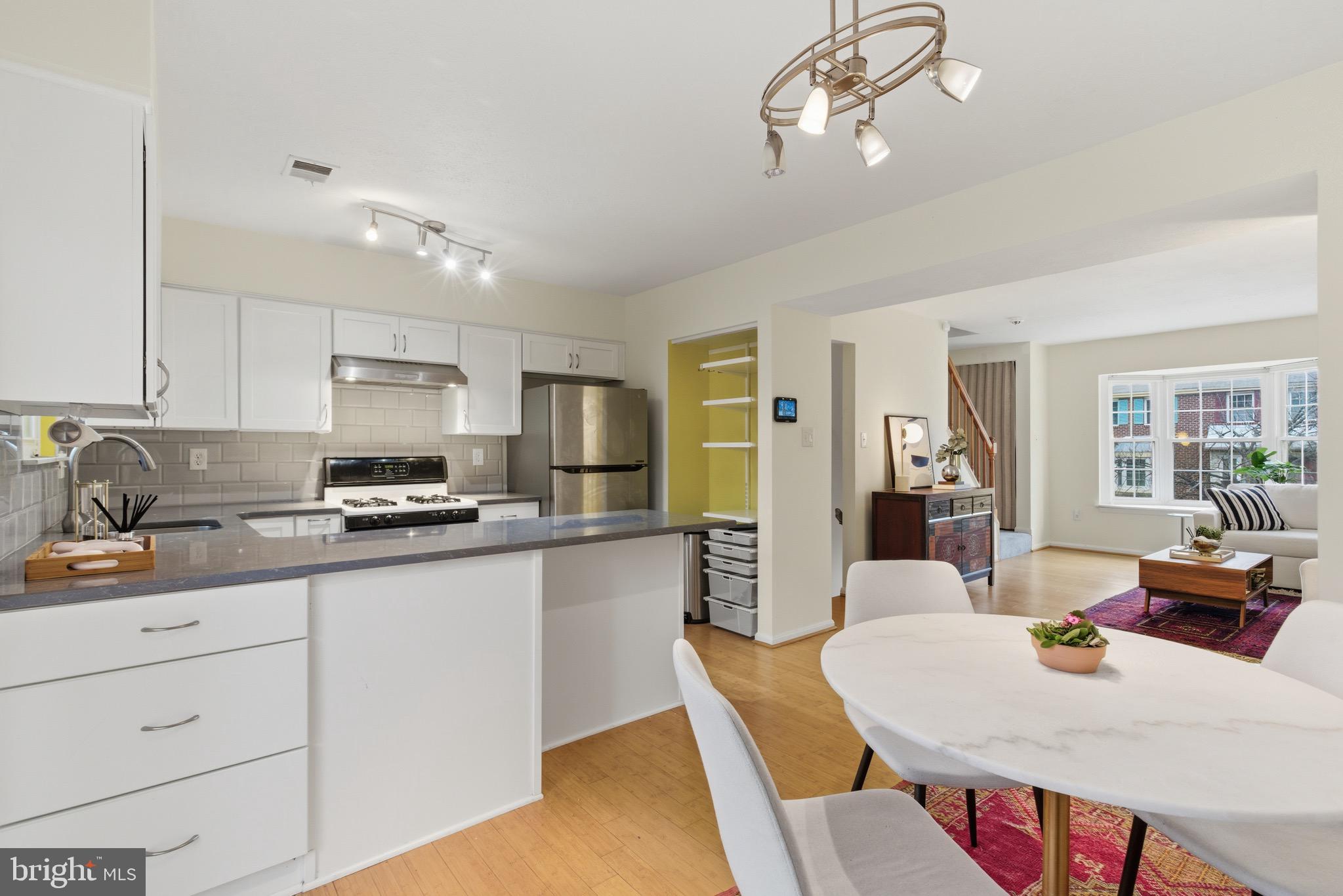 PICKWICK VILLAGE - Residential