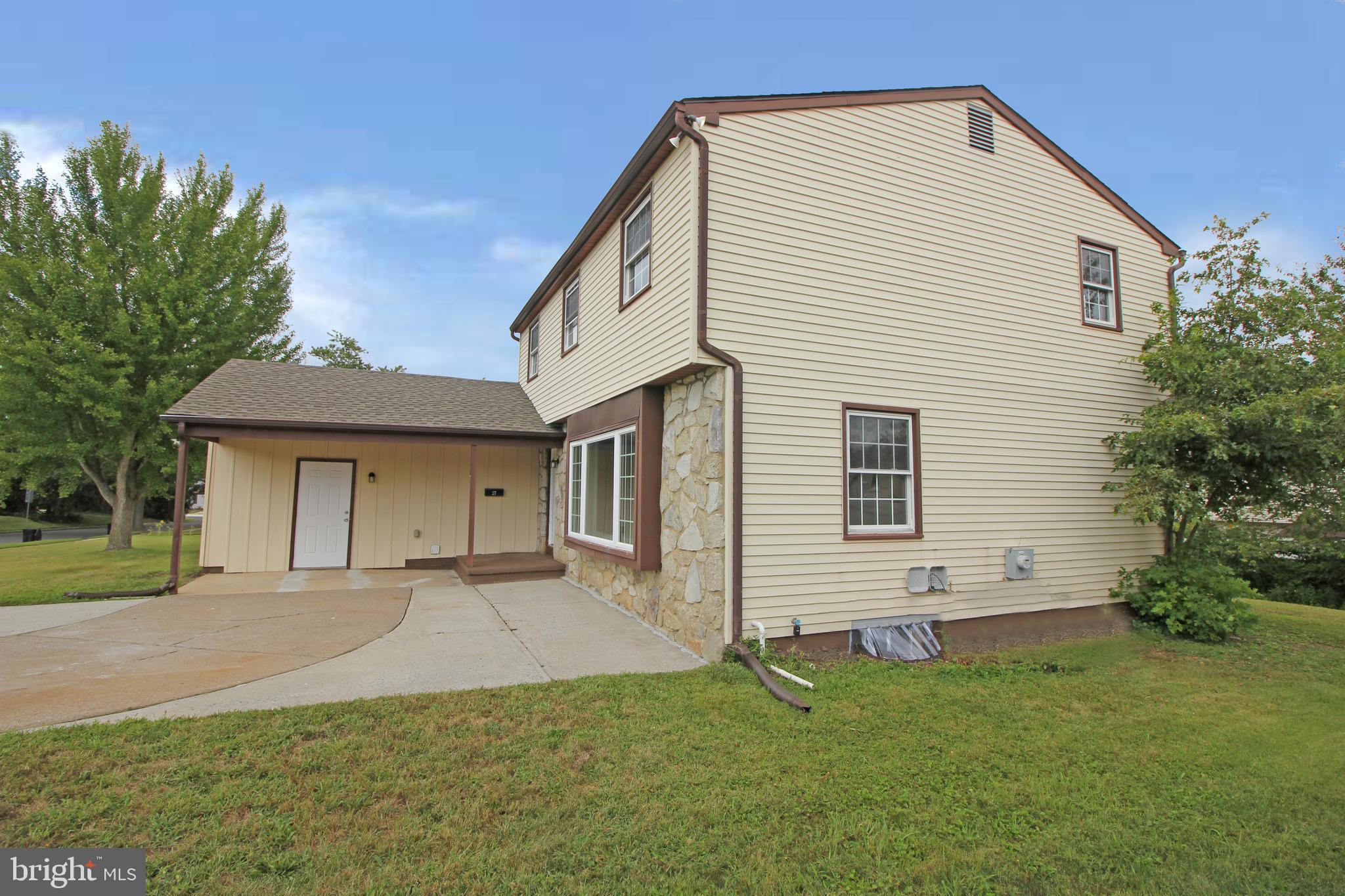 27 W KENNEDY DRIVE