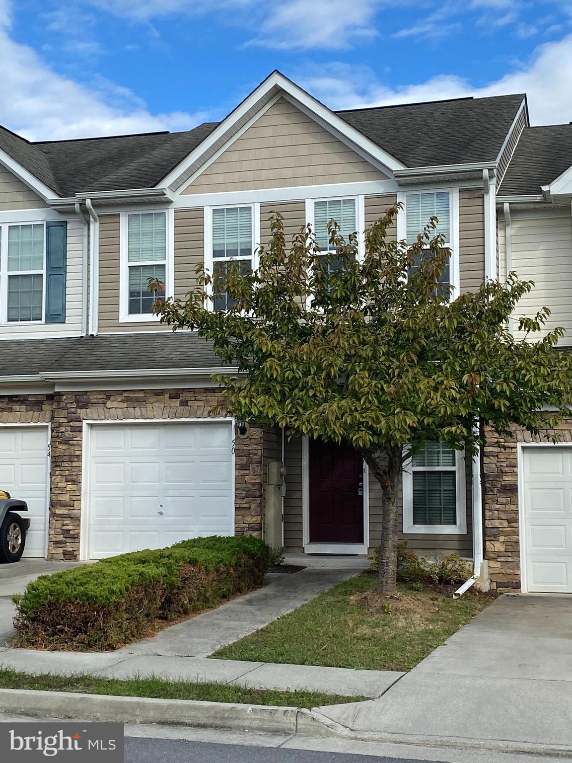 ARCHERS ROCK - Residential Lease