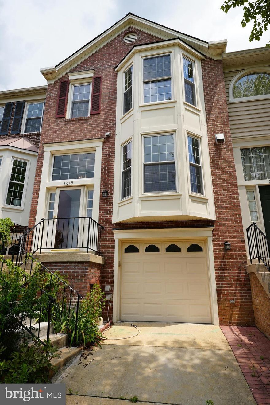 Location! Location! Location!  Welcome to this gorgeous home in the heart of Kingstowne!  Just few minutes away from  Kingstowne Center, Manchester Lakes Plaza, Kingstowne Post Office and Springfield Franconia Metro with a walking distance to the  bus stop. Freshly painted in new neutral colors throughout, this home features an open floor plan perfect for all family events. Updated sunny and bright kitchen with brand new stainless steal appliances as well as beautiful granite countertops. Living and dinning area with classic hardwood floors and fireplace giving a warm look . Spacious deck on the main level, great for barbecues and outdoor events. When you go to the first level upstairs, you will find the spacious master suite with a skylight giving a lot of natural light. A few steps up, you'll find the 2nd and 3rd bedrooms, both with easy access to a full bathroom and a skylight.  Walkout basement that opens to a fenced patio.. This property is vacant ready to move in.