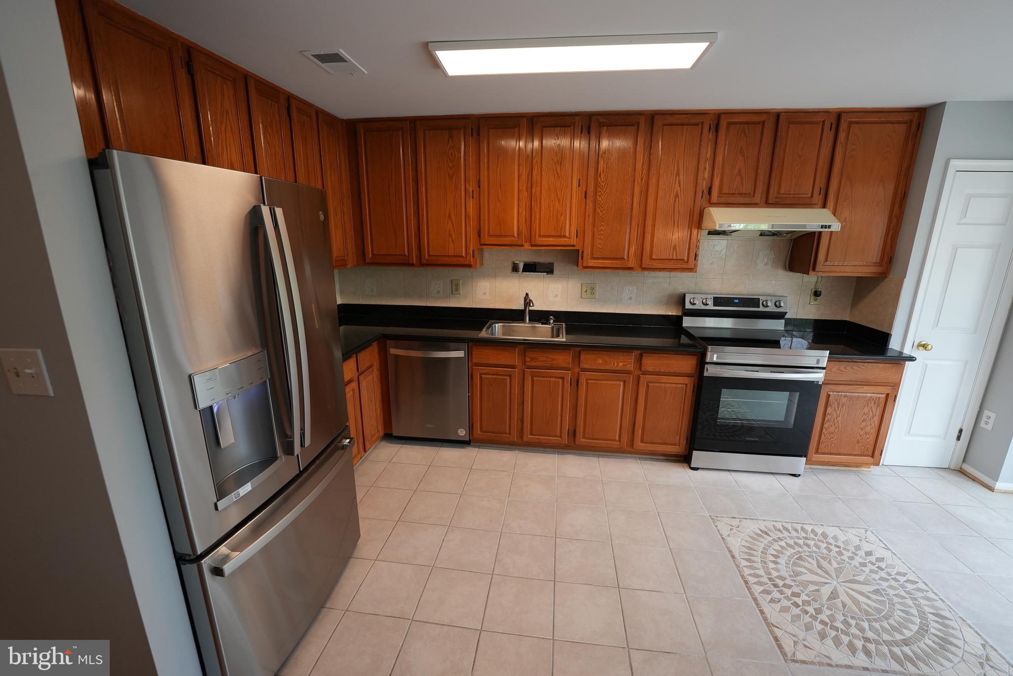 KINGSTOWNE - Residential Lease