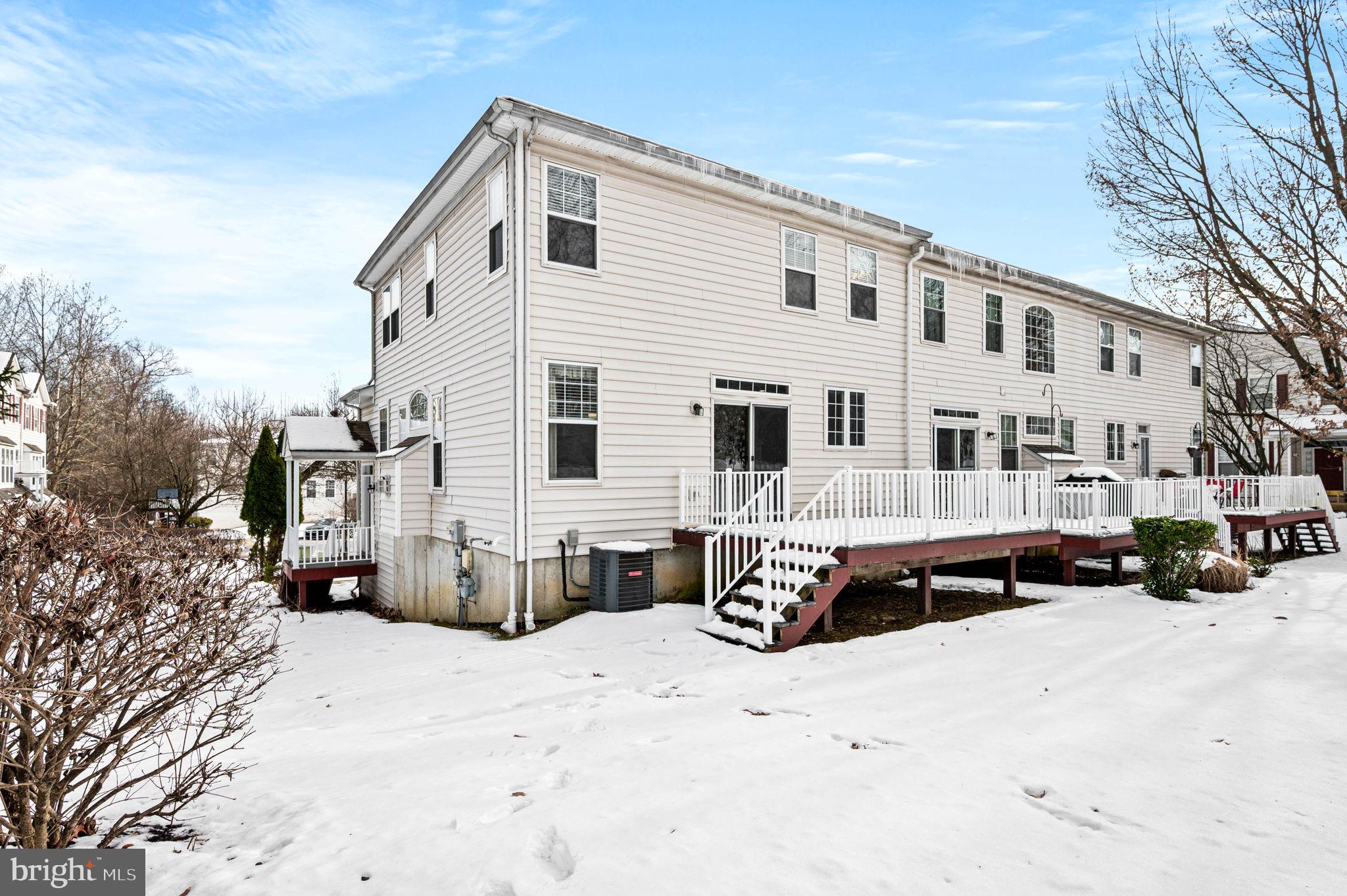 CHARLESTOWN OAKS - Residential Lease