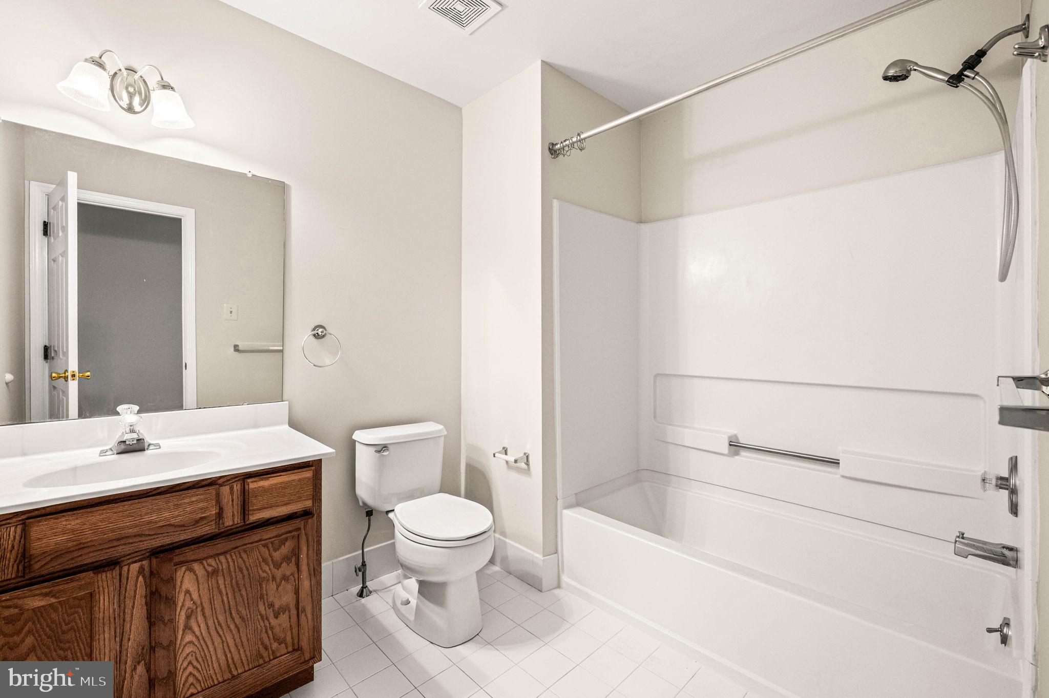 CHARLESTOWN OAKS - Residential Lease