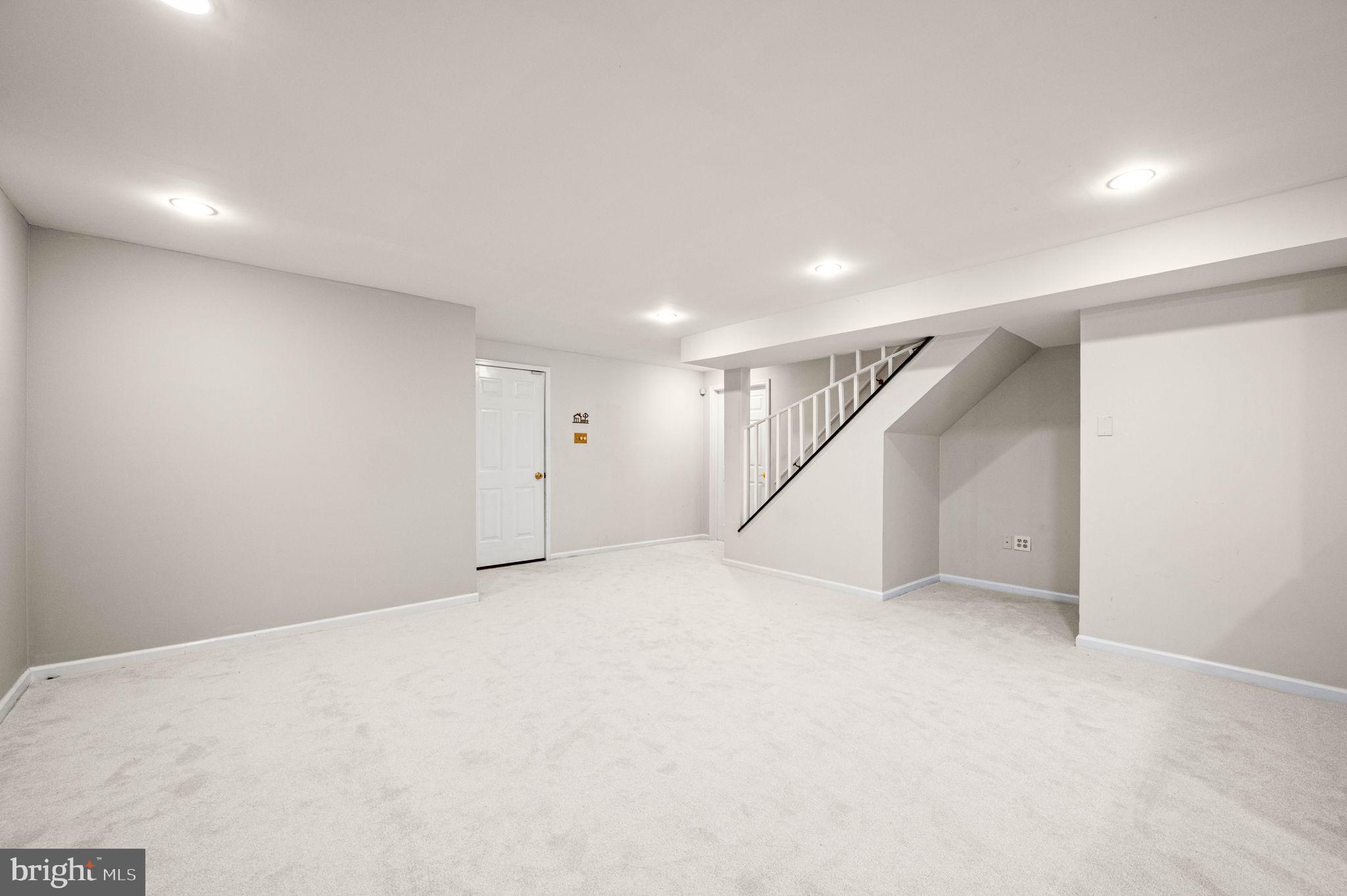 CHARLESTOWN OAKS - Residential Lease