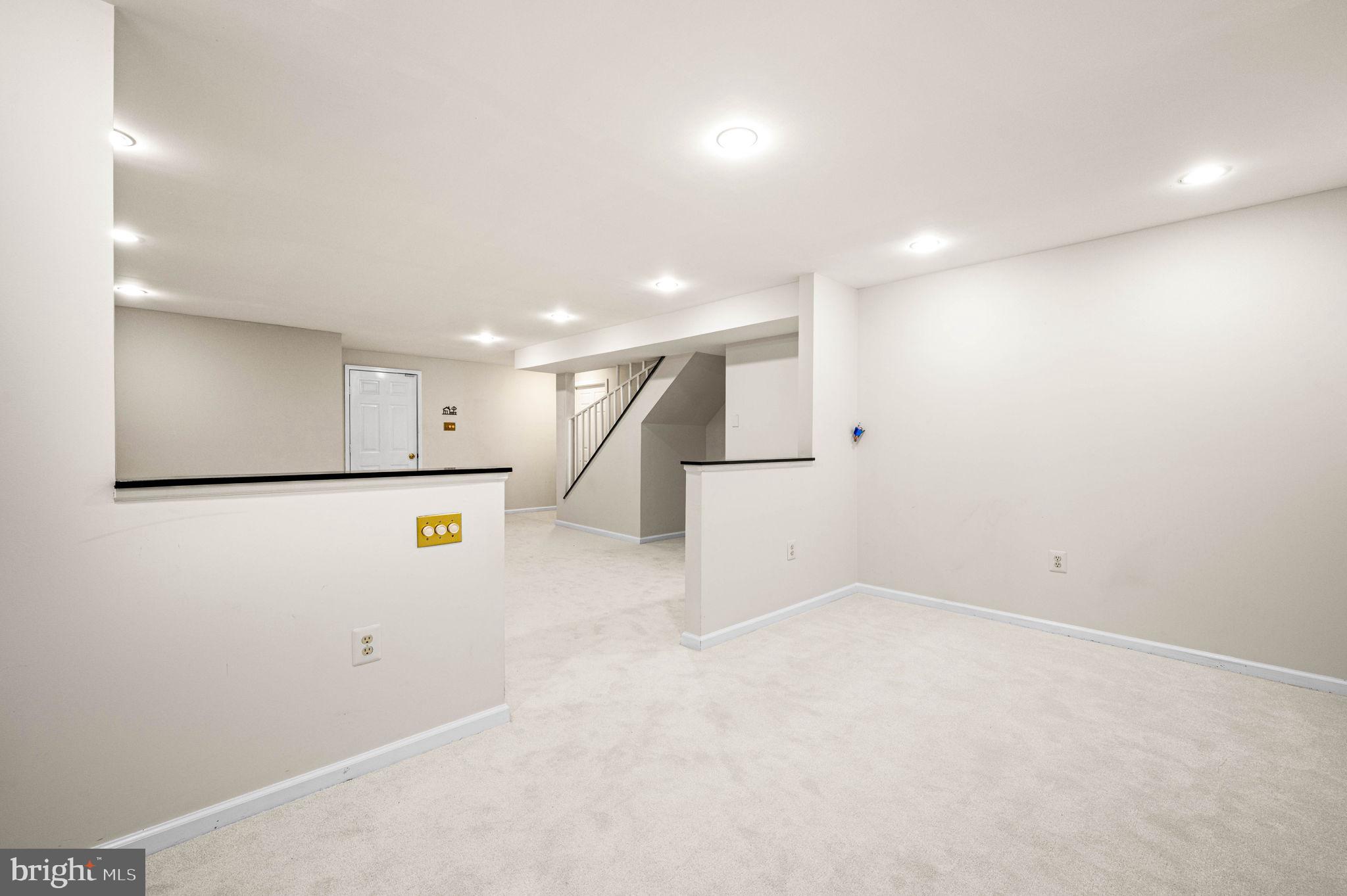 CHARLESTOWN OAKS - Residential Lease