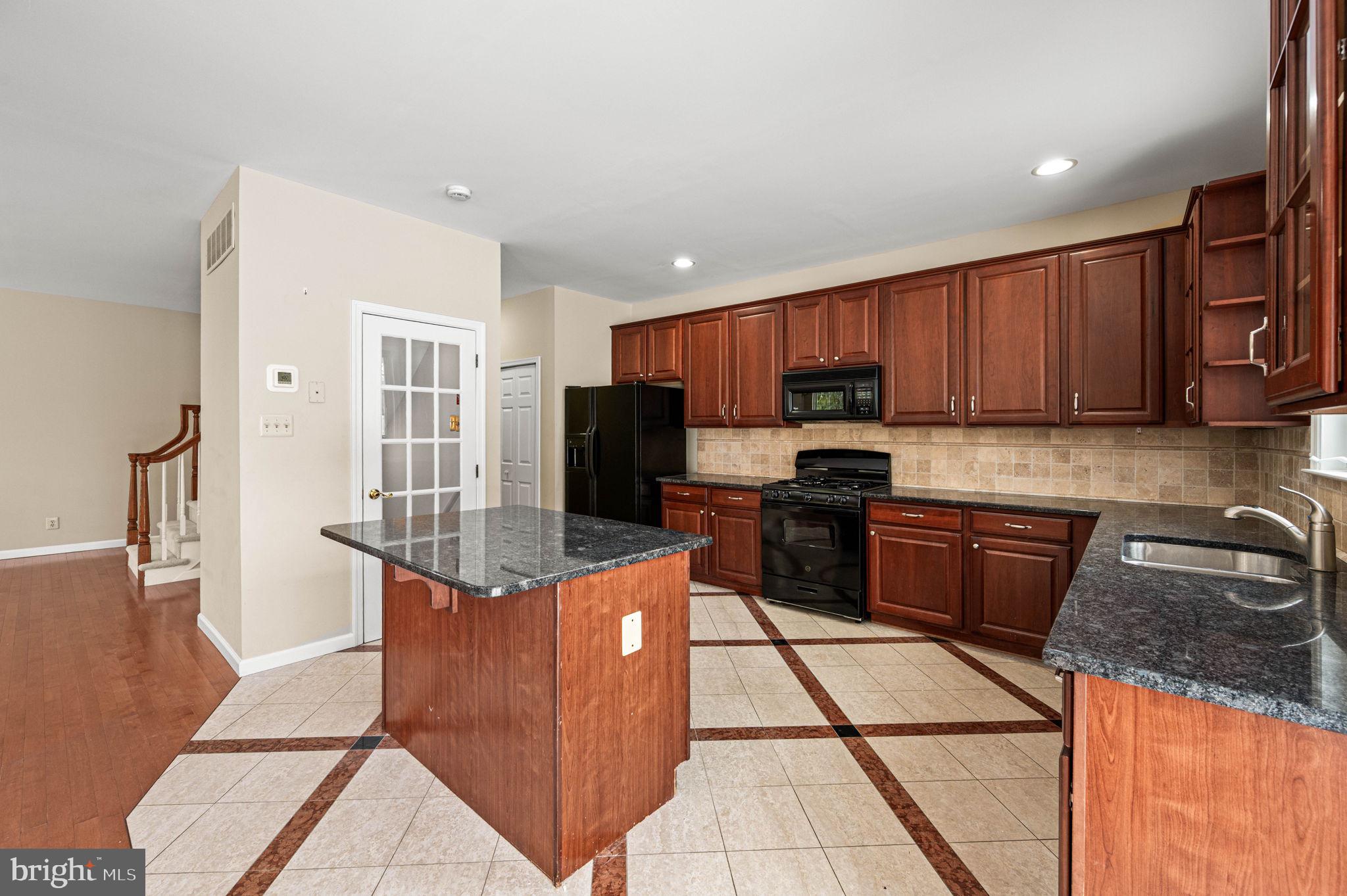 CHARLESTOWN OAKS - Residential Lease