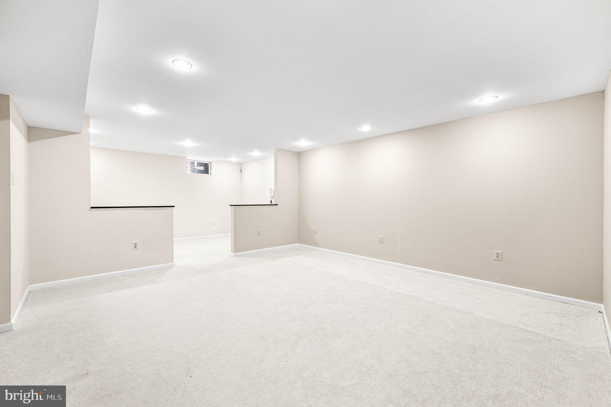 CHARLESTOWN OAKS - Residential Lease