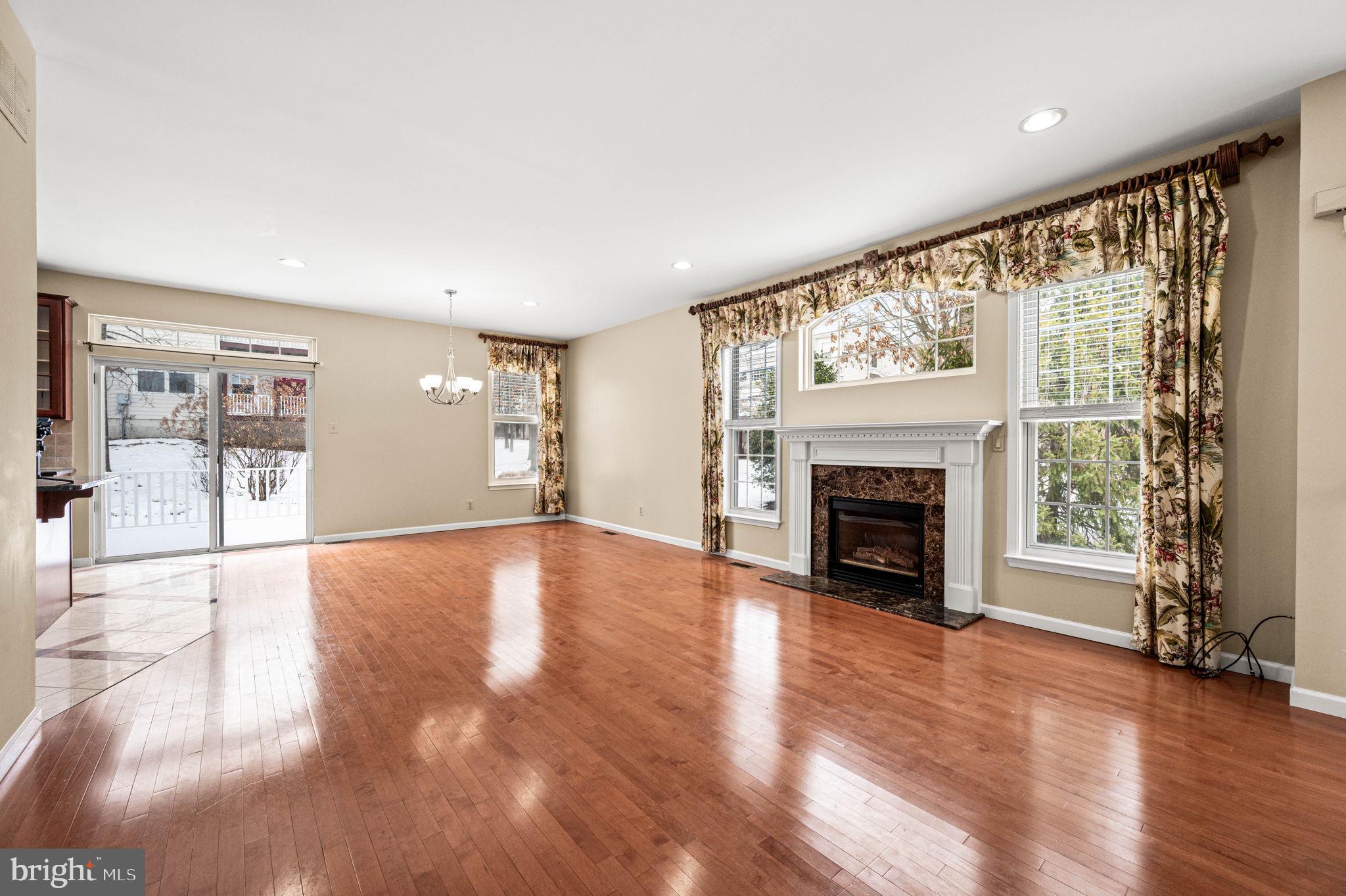 CHARLESTOWN OAKS - Residential Lease