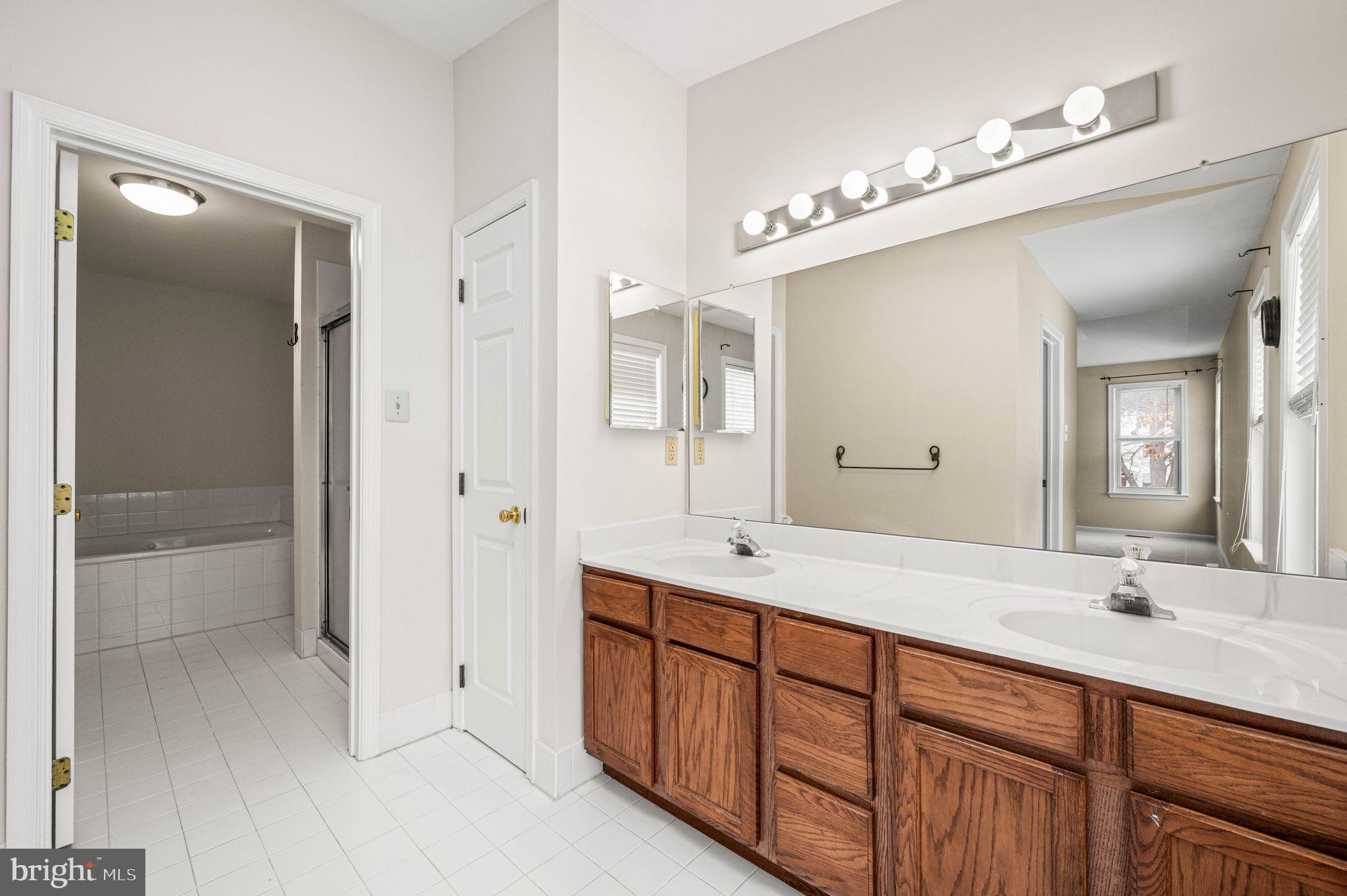 CHARLESTOWN OAKS - Residential Lease