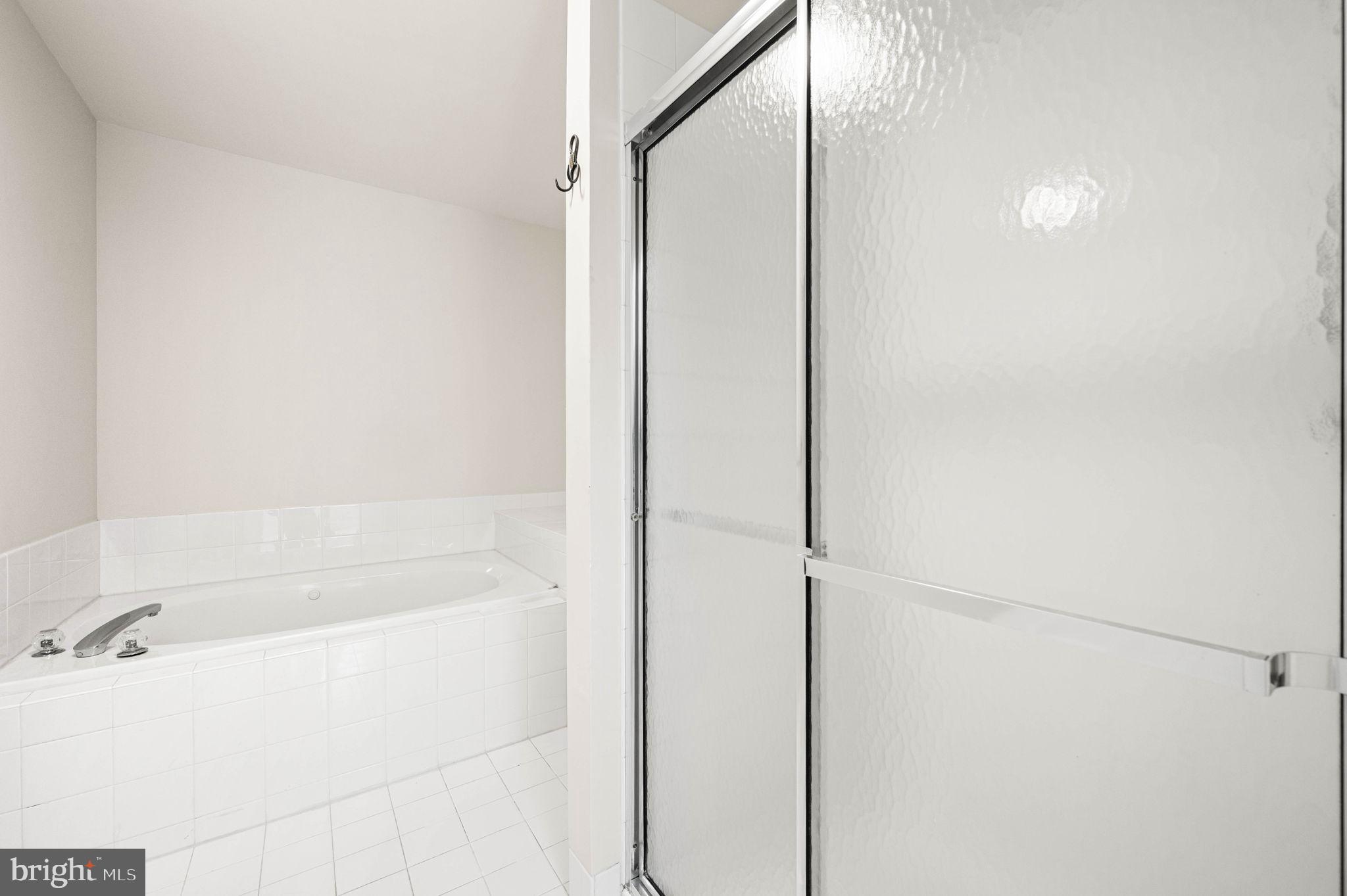 CHARLESTOWN OAKS - Residential Lease