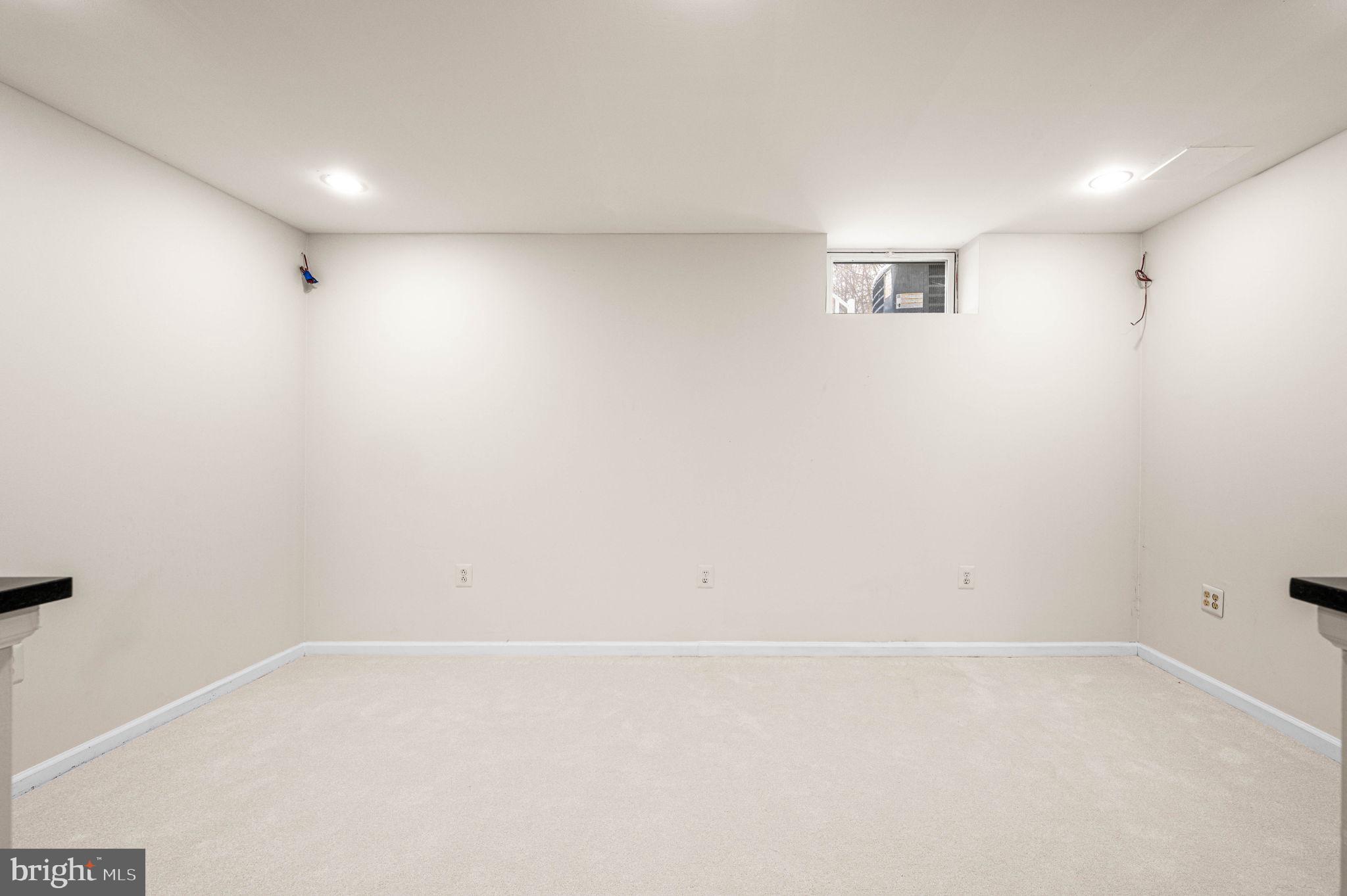 CHARLESTOWN OAKS - Residential Lease