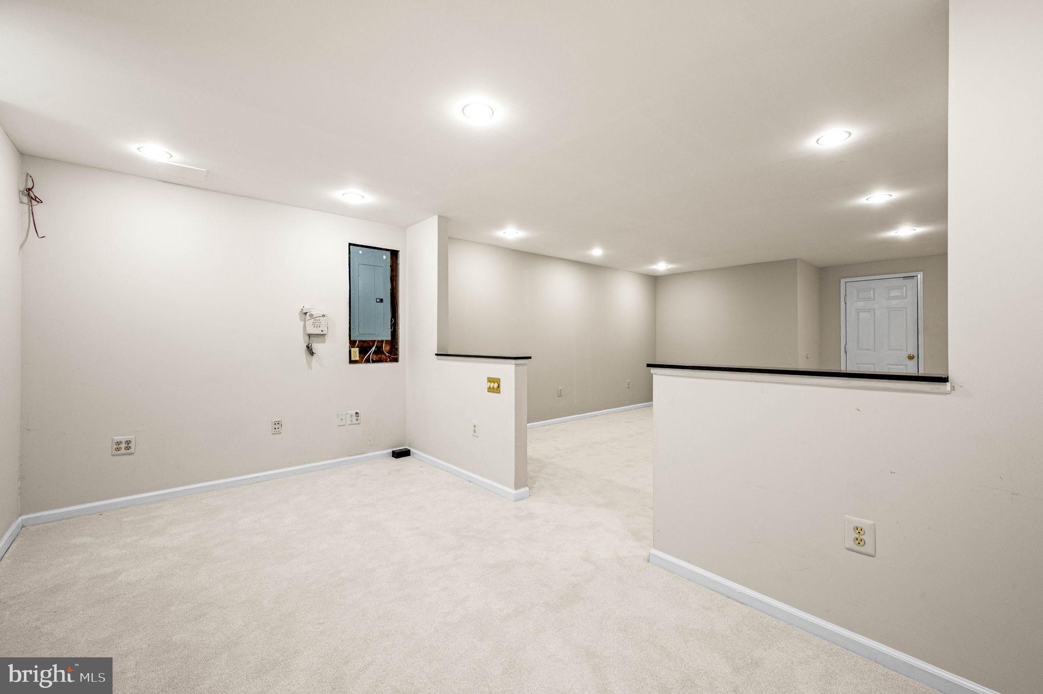 CHARLESTOWN OAKS - Residential Lease