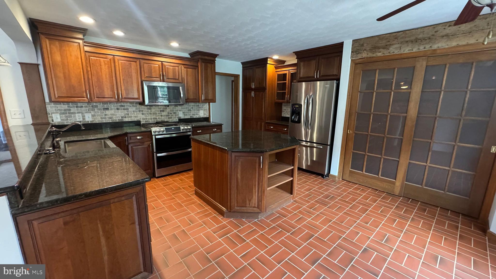 HALL ESTATES II - Residential