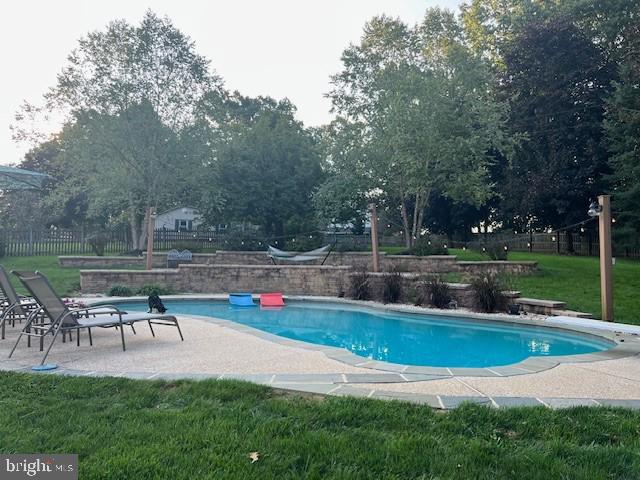 HALL ESTATES II - Residential