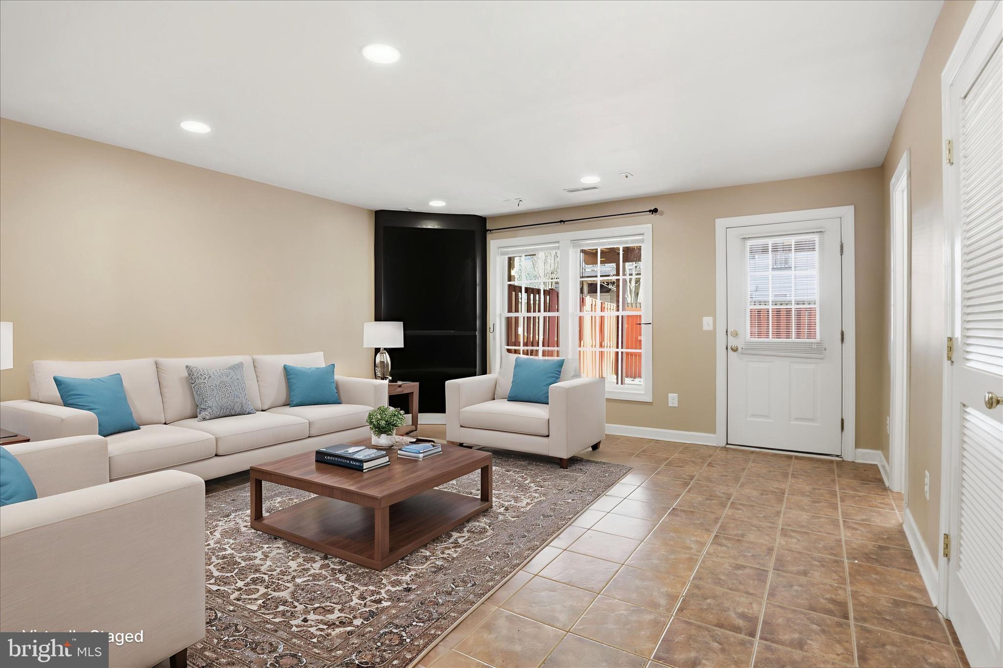 SOUTH RIDING - Residential Lease