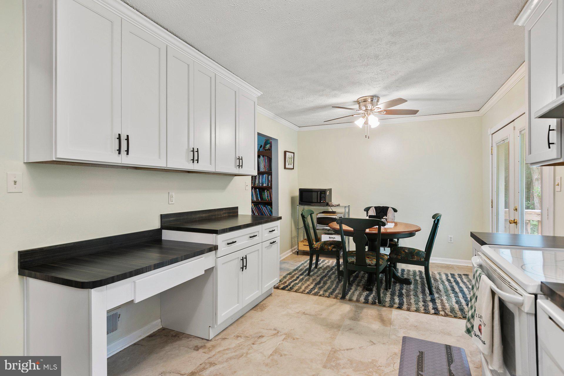 COUNTRY LAKES - Residential