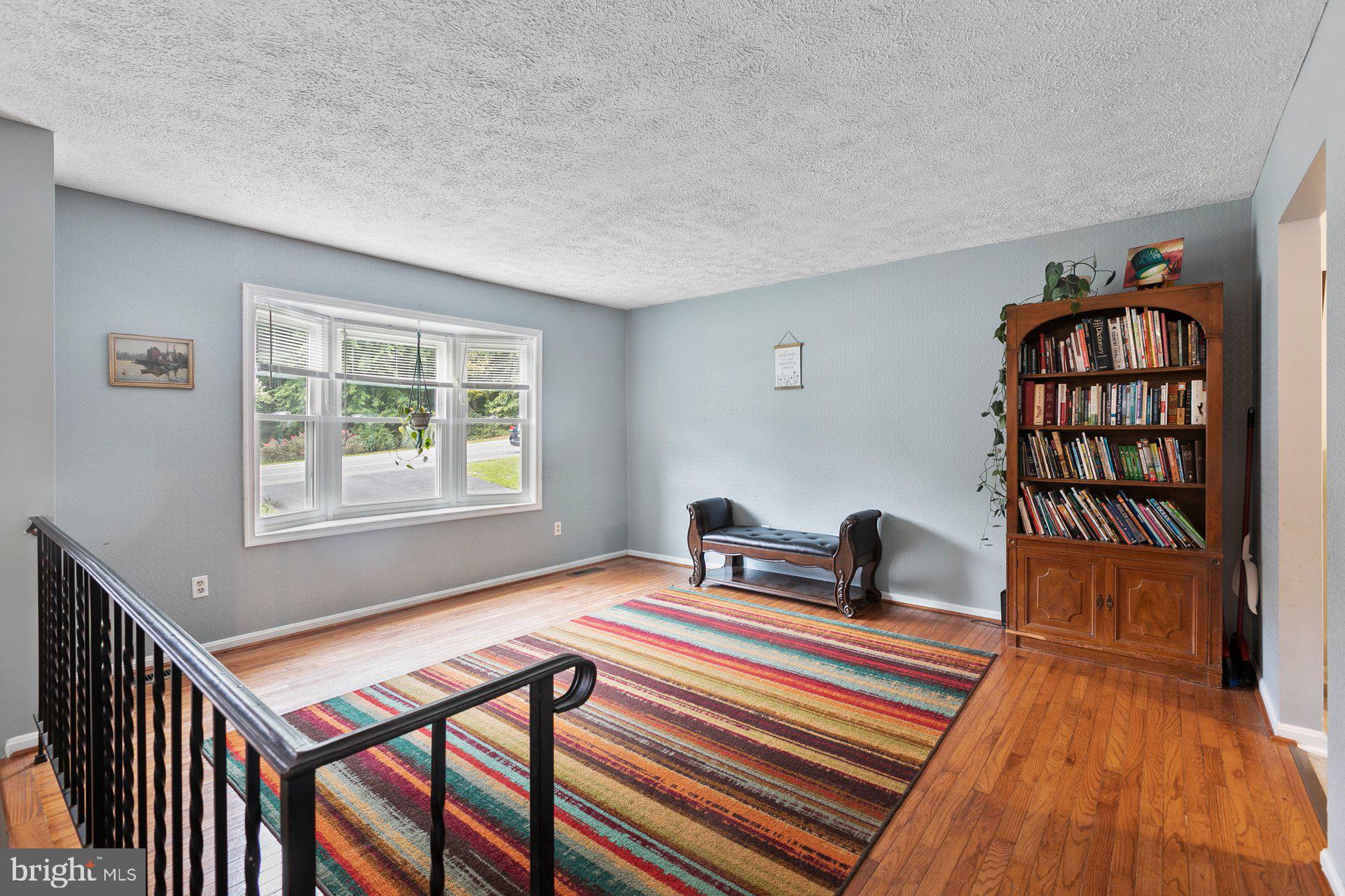 COUNTRY LAKES - Residential