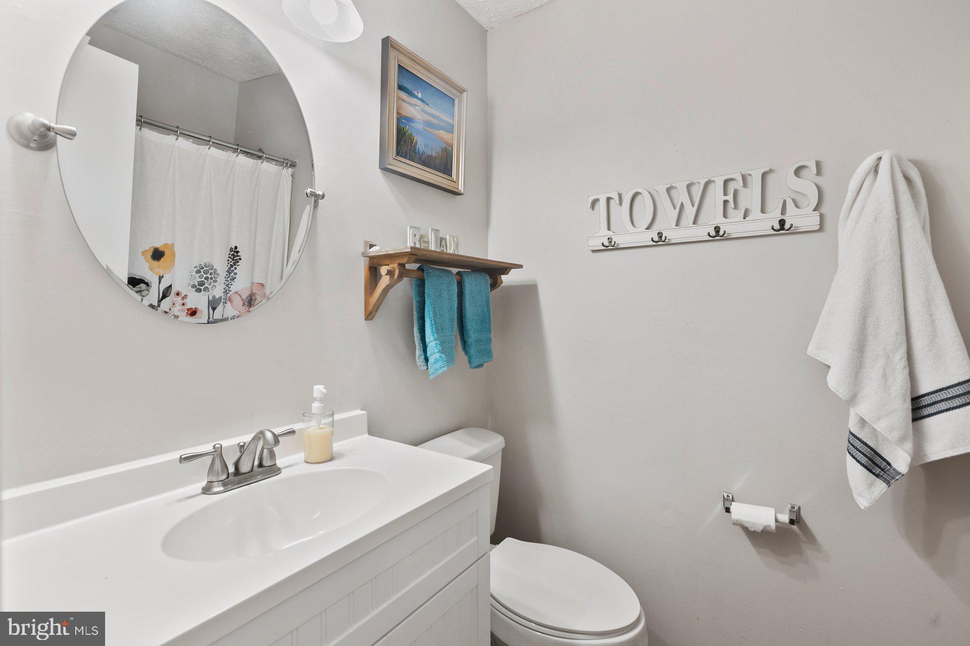 COUNTRY LAKES - Residential