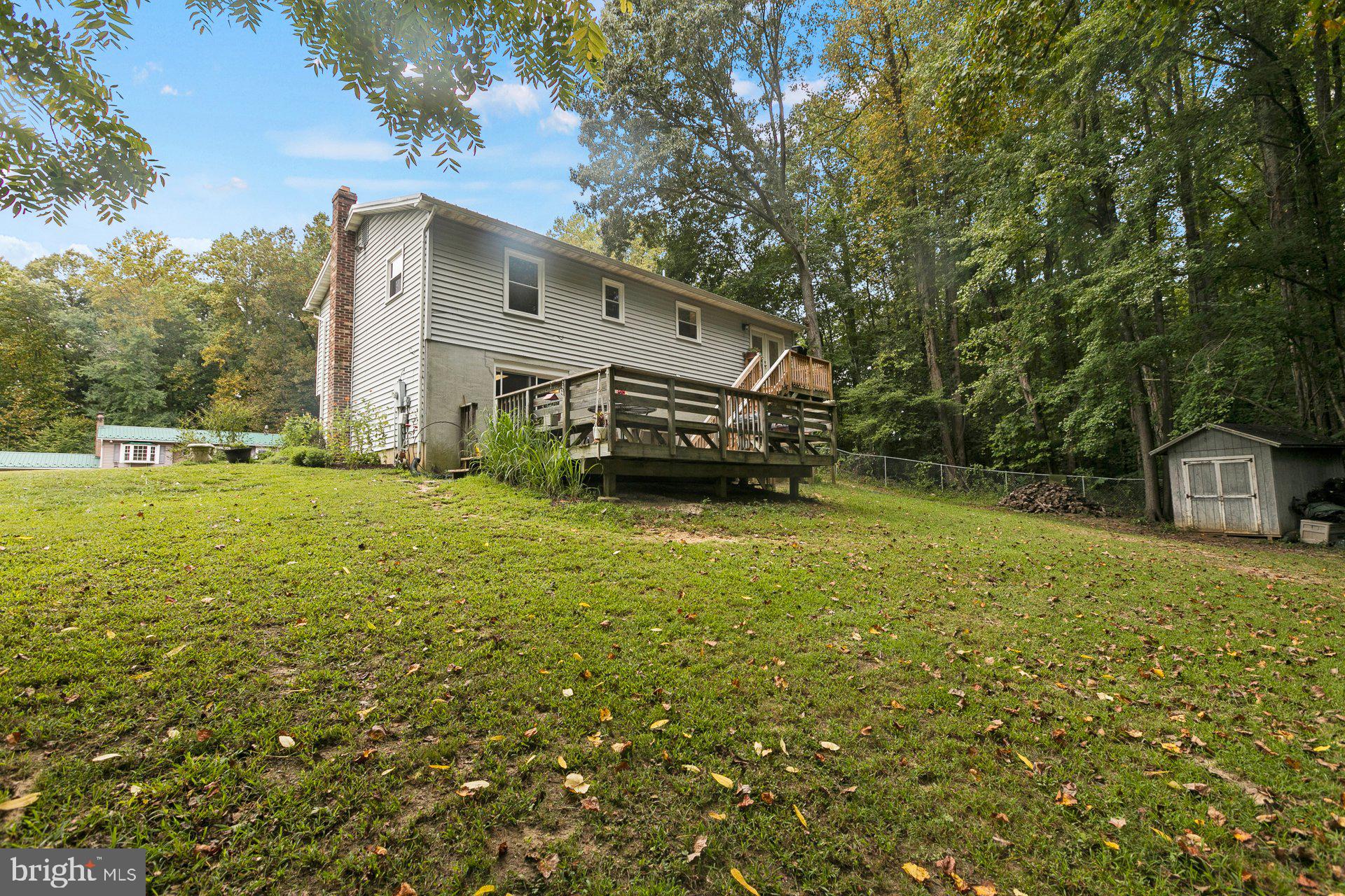 COUNTRY LAKES - Residential