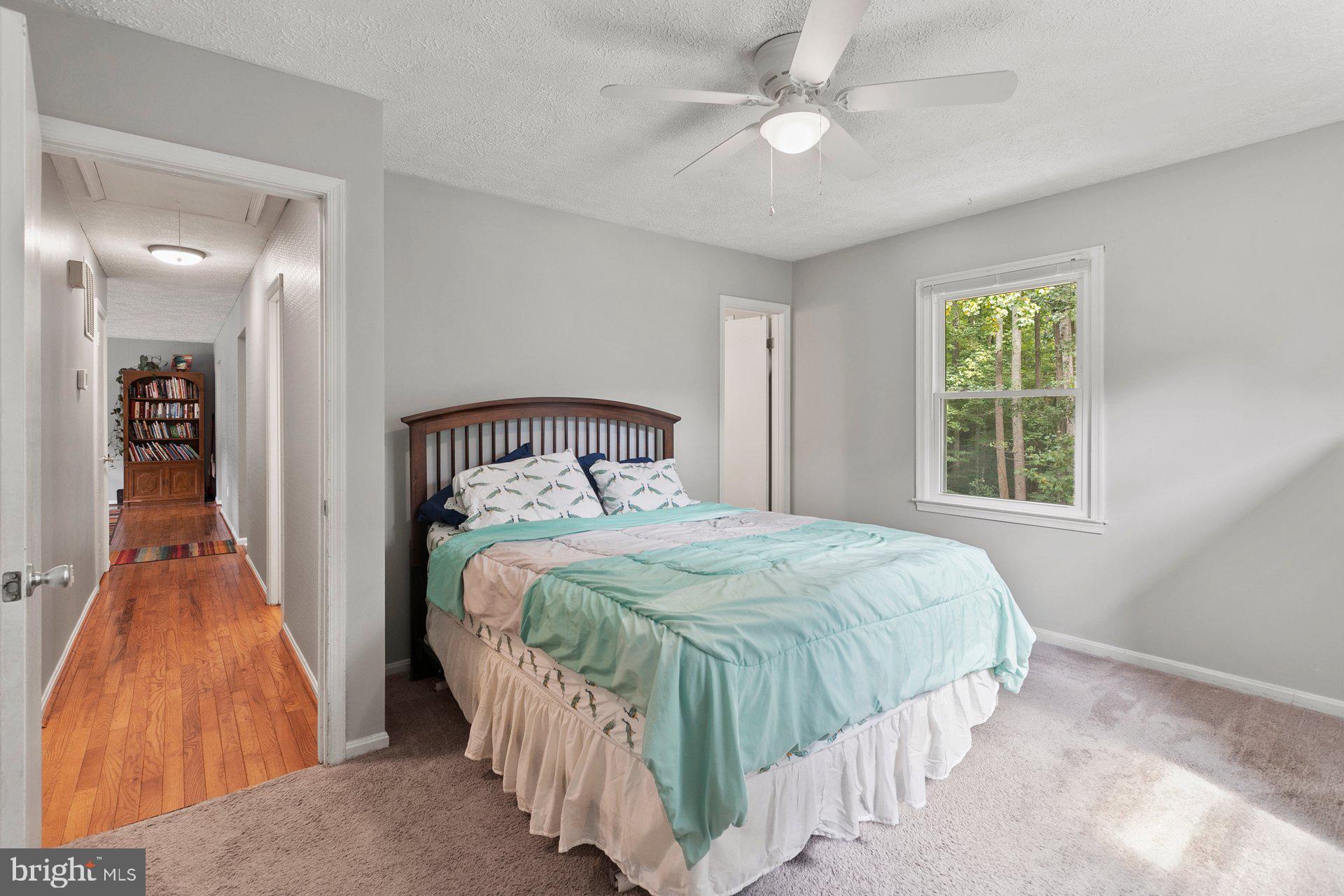 COUNTRY LAKES - Residential