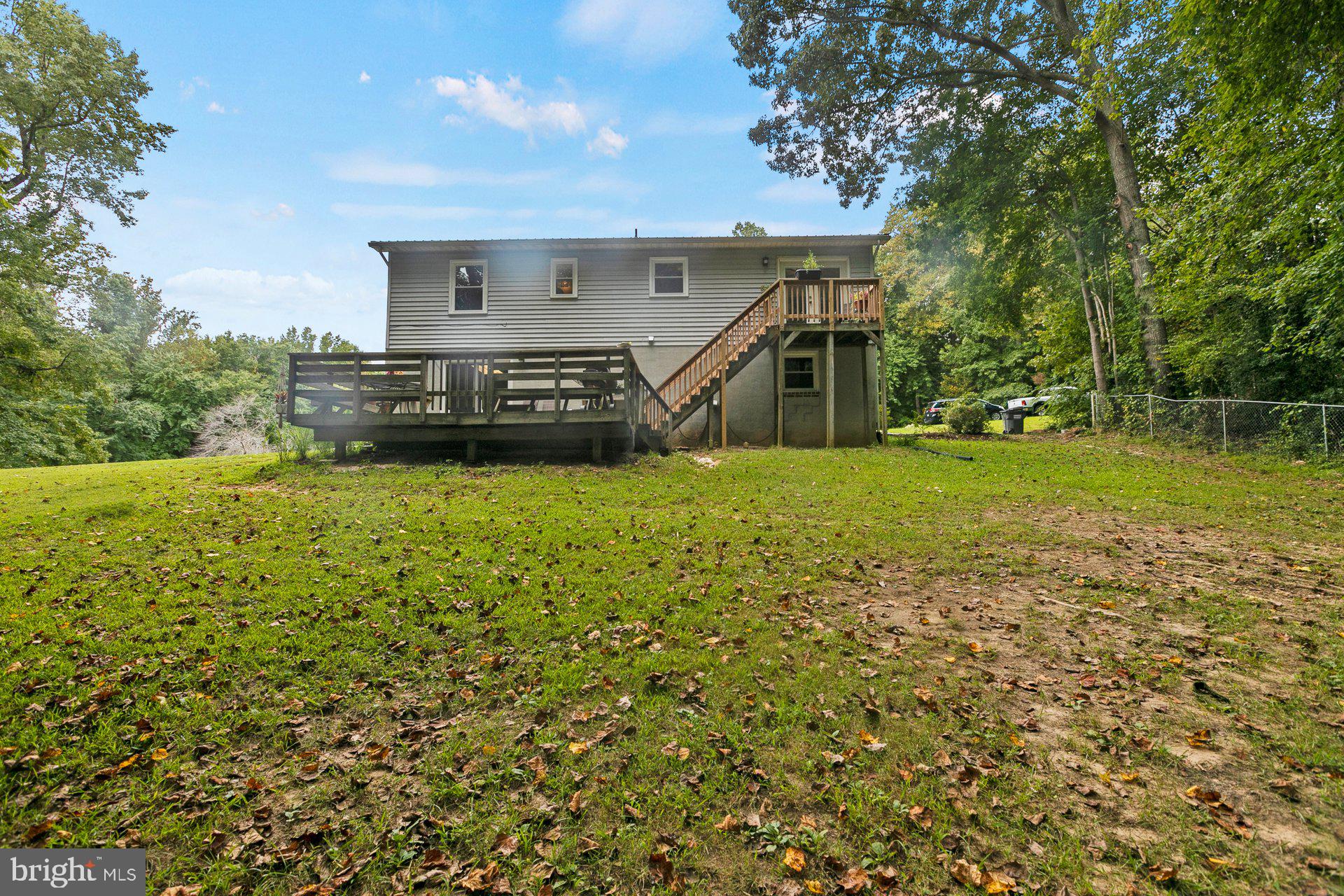 COUNTRY LAKES - Residential