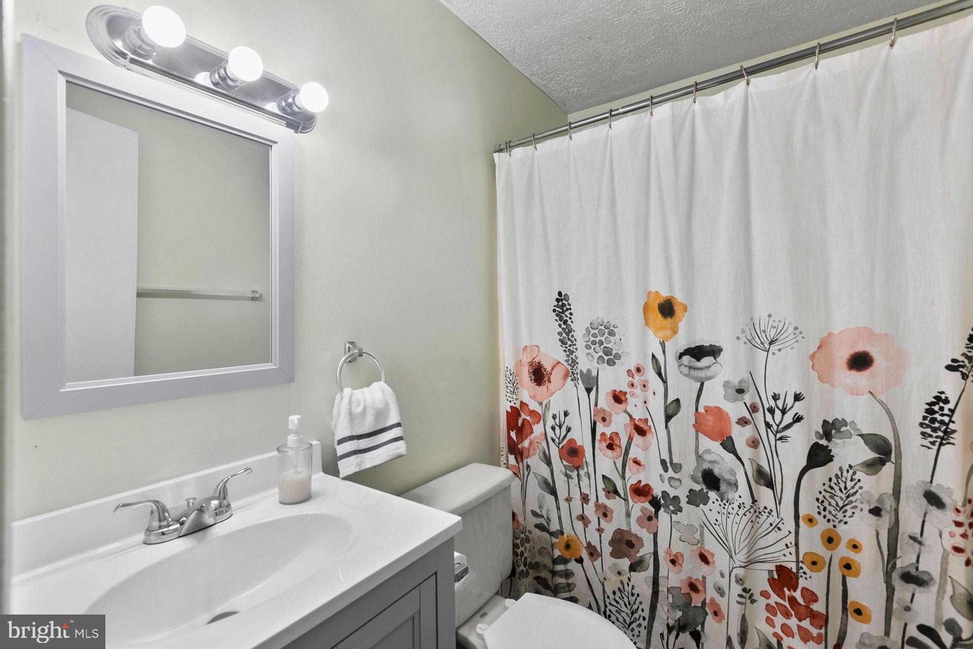 COUNTRY LAKES - Residential